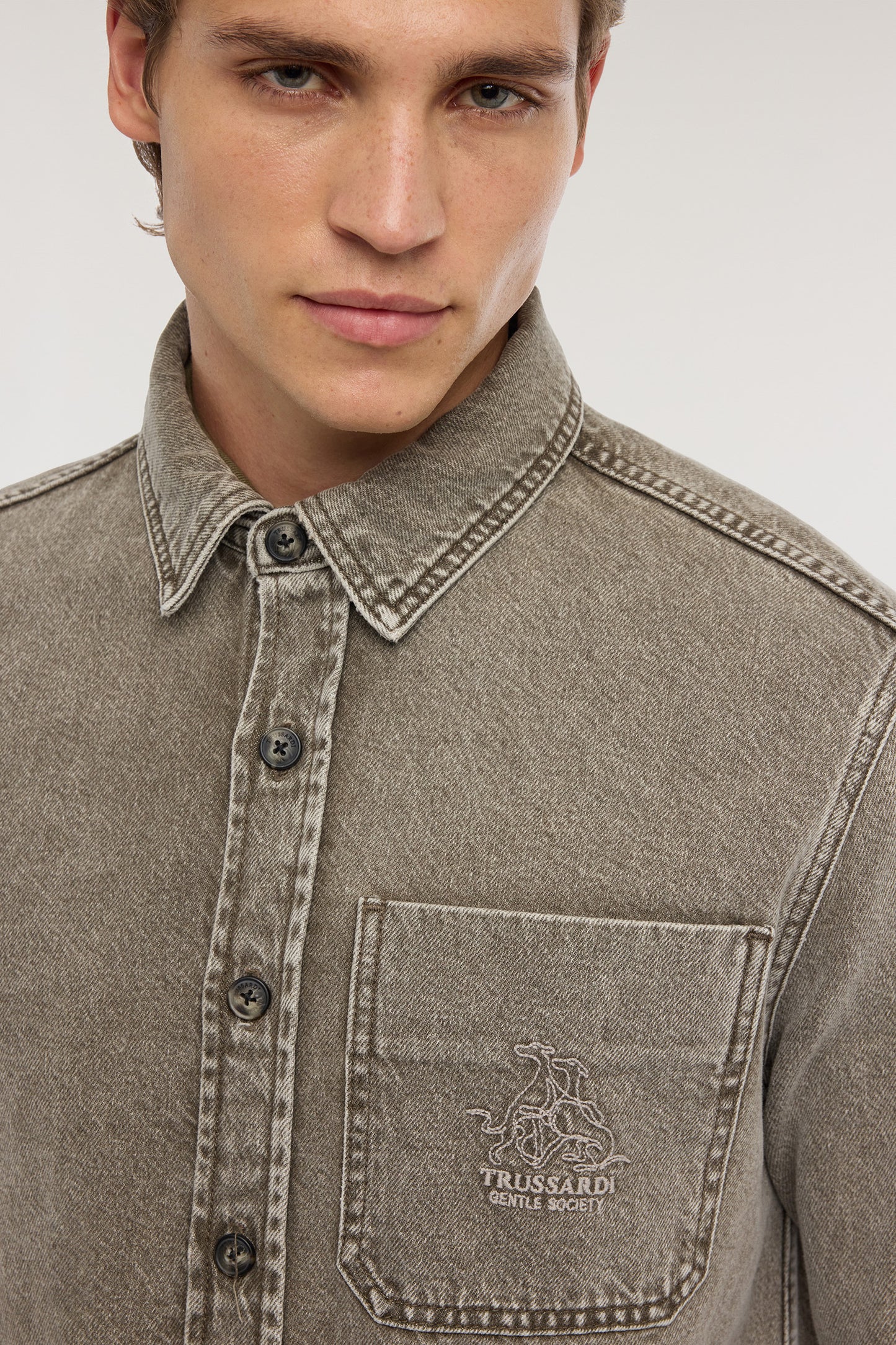 Camicia in denim stonewashed Gentle Society 3|82dbe0f2a69bae8ade45eb4148e3b3a0b09aece992f35094ab238cea3c24ba31