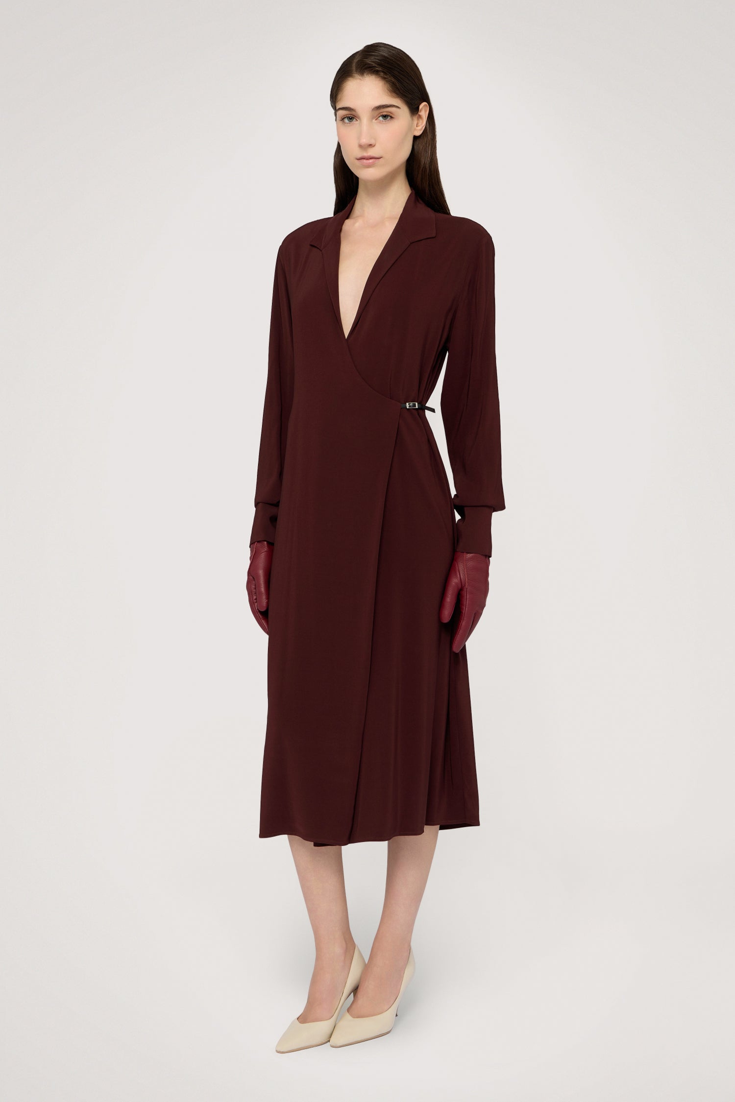 Abito a portafoglio con fibbie 1|a16413e3816f9d773037469bc917031640dfda13e79a5322f37551aff50b729b