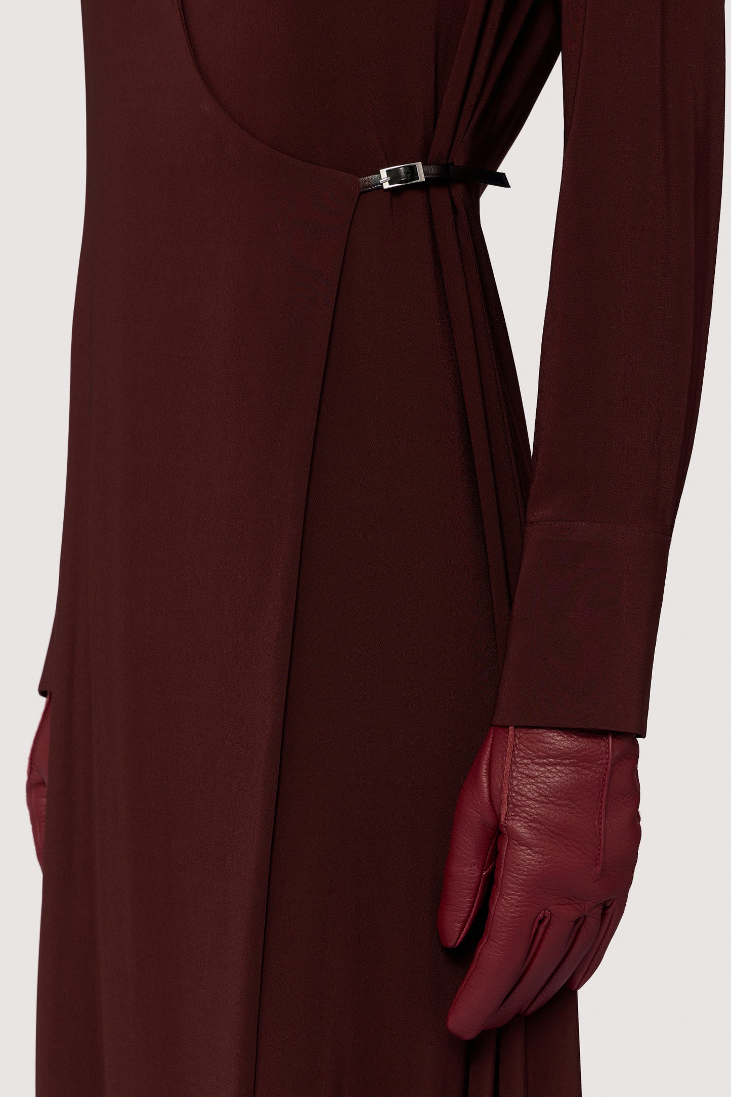 Abito a portafoglio con fibbie 3|fc32bcfdebb350b4b8821ca5e3904cd5a56226479469a0294937d46e3e739b38