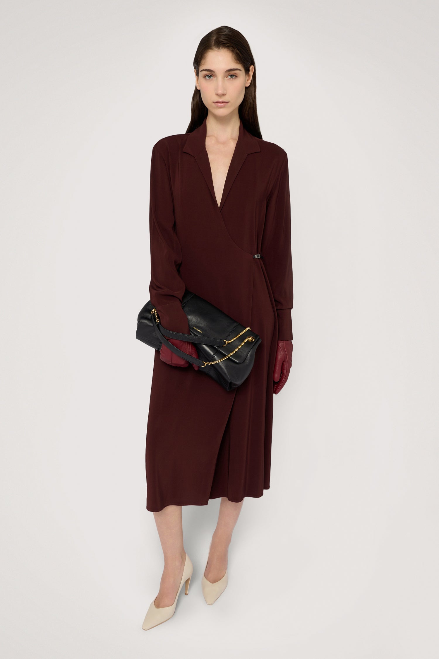 Abito a portafoglio con fibbie 4|6e6c5eacd8227615fbc13d9a7a8d965b135098ba48b729664d93b83d2896b2b6