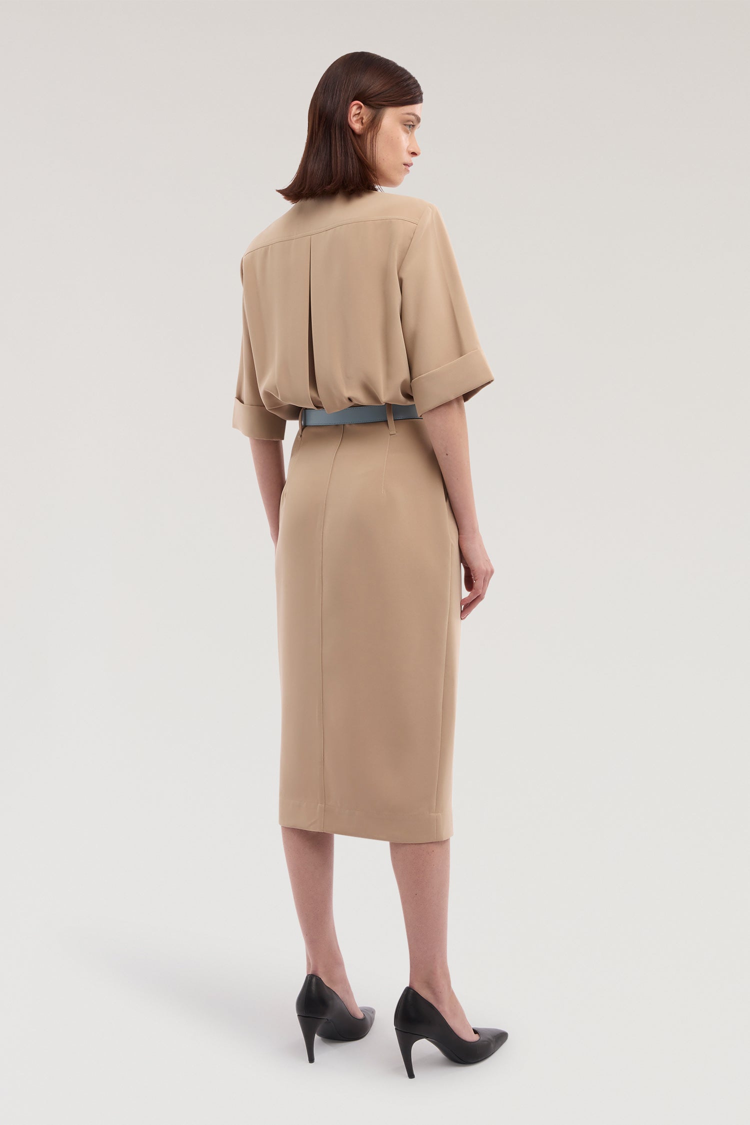 Abito con tasche applicate in cady 3|3625aa6ec9e07ef975b9abdf52ef2b916fe103ef876c791d071f0a27343aa376