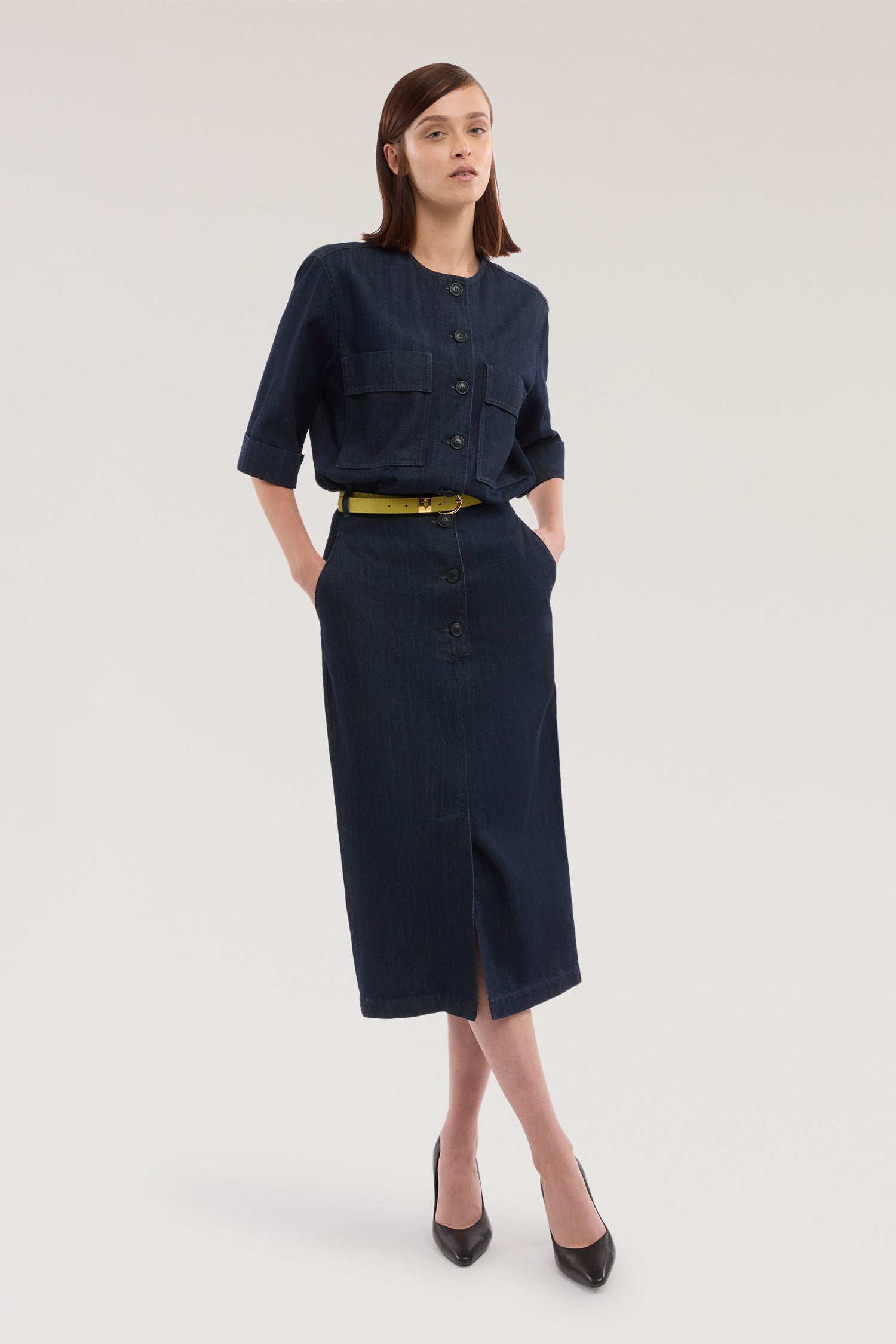 Abito con tasche applicate in denim 1|97981ed8ecf9d15d3d3a686a525040f600d43688d8119d52cd277641878803eb