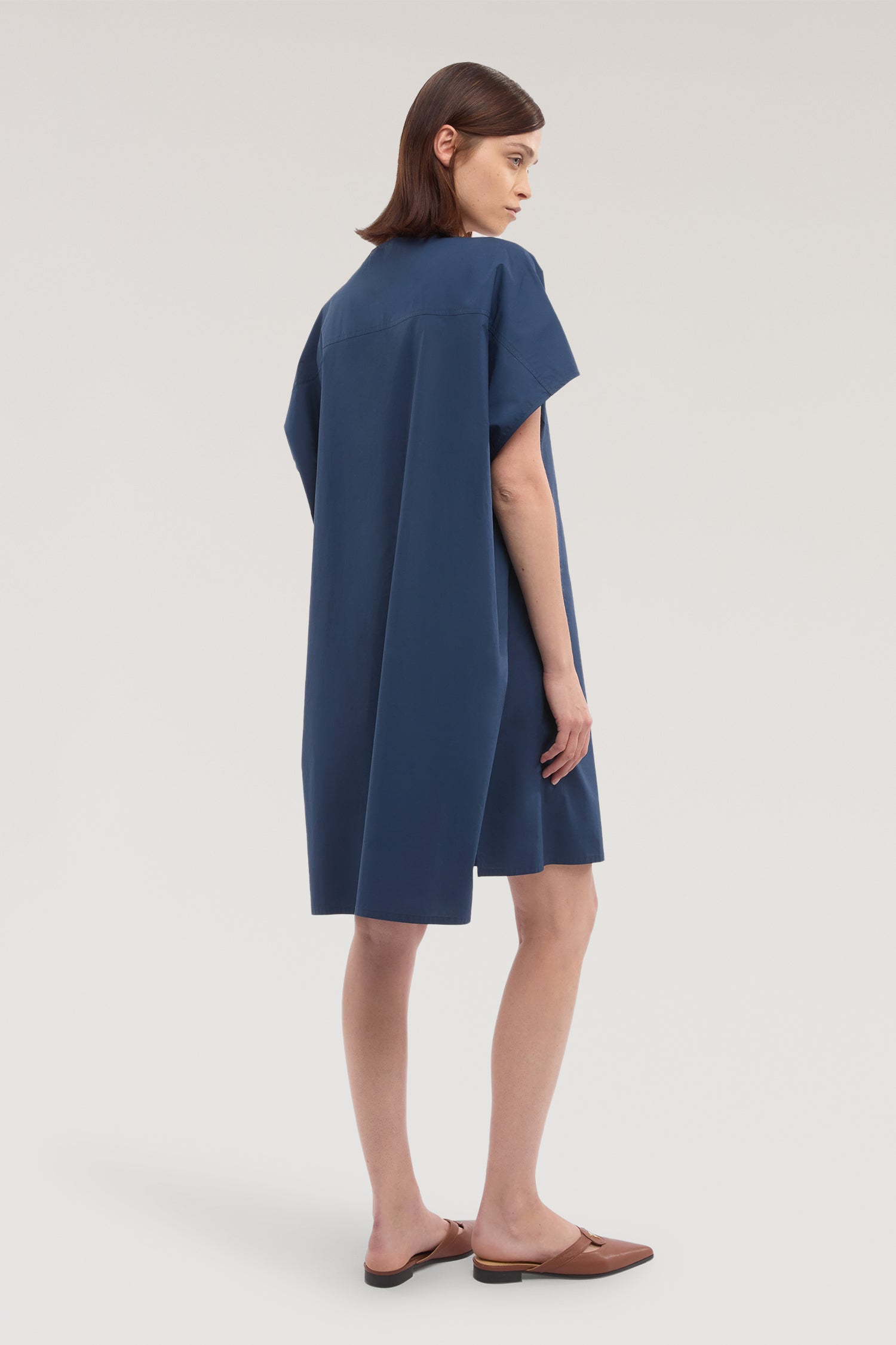 Abito ampio con cintura in popeline 3|5a9550f63582715fa99babfece61042fd1922b7c3f3a17c70ac941d175ba3923