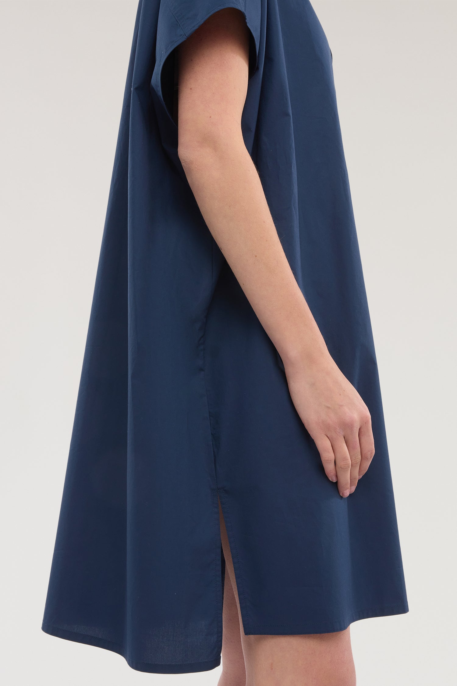 Abito ampio con cintura in popeline 1|dfdccf20bd3beb0d5ee11514426f9eedb79ff3e0ee233a723268840870710812