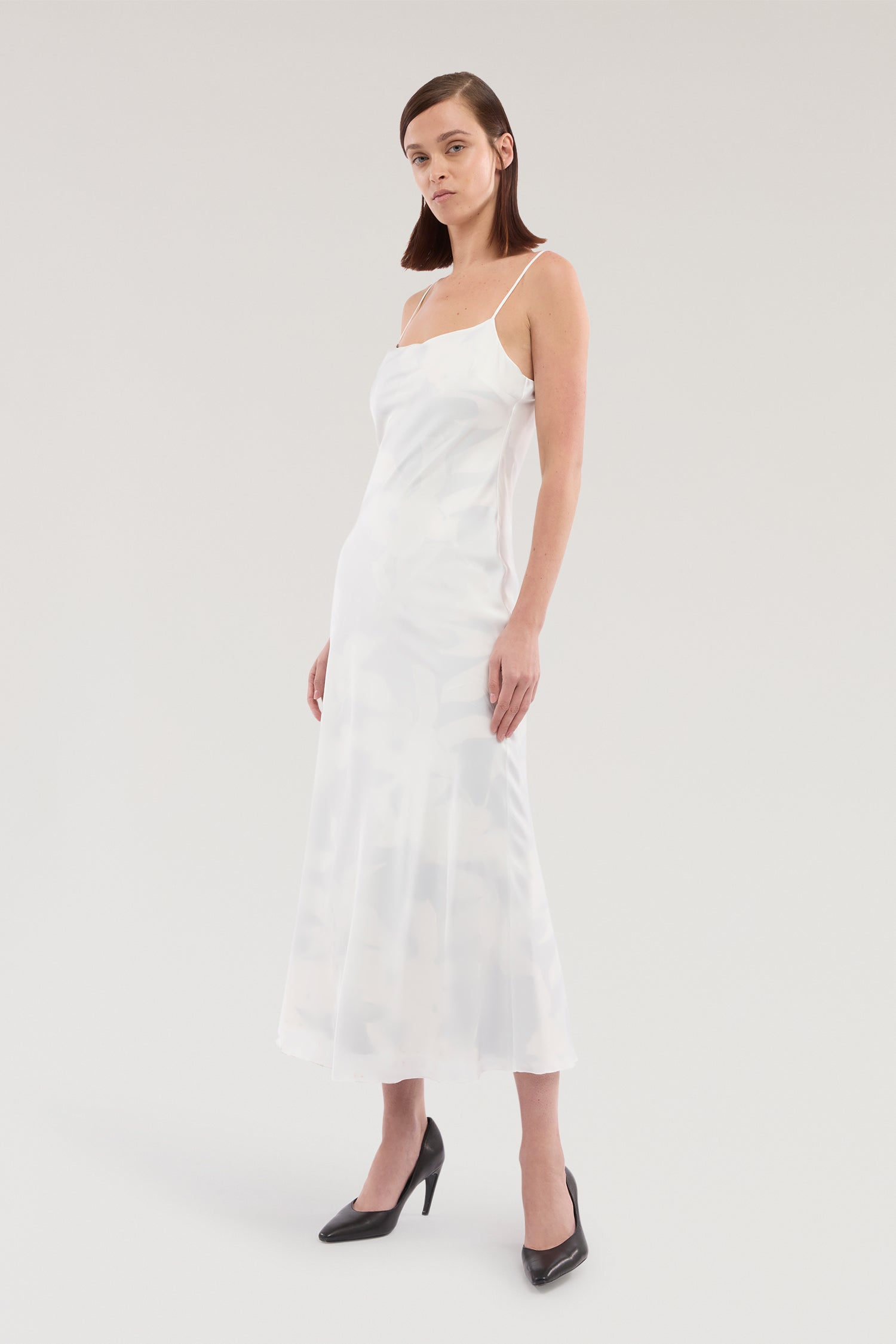 Abito doppio tessuto con stampa in satin 4|066371dd871ed6883f9df0cab51d25d4eebc8b83e1cd862ec605b8e0cc9d47c2