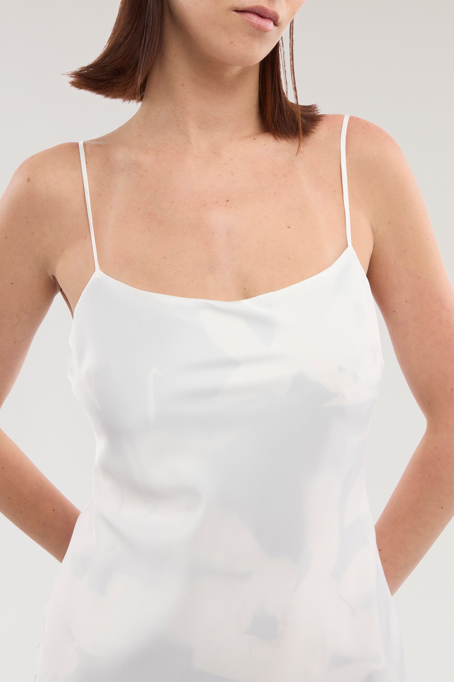 Abito doppio tessuto con stampa in satin 3|445efdaacb59e5fc1f0a9b27d3e608e821c96fa0a0c74c9fad1470f4c54d1dcd