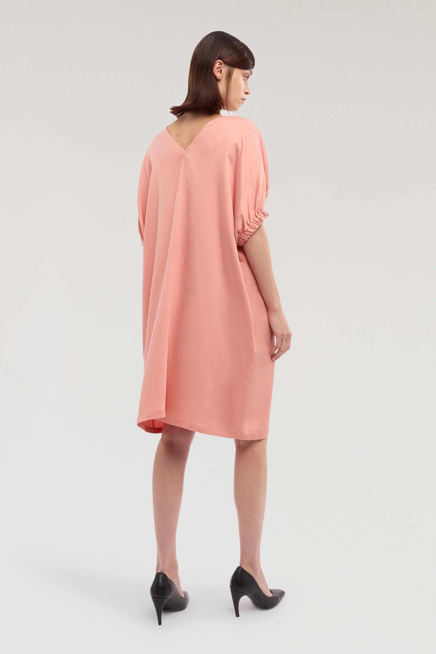 Abito a tunica in lyocell e lino 2|9161c245fe5c0527b85f9472a39f55950c5e4a49347bca780f5c2aa6c784dc39