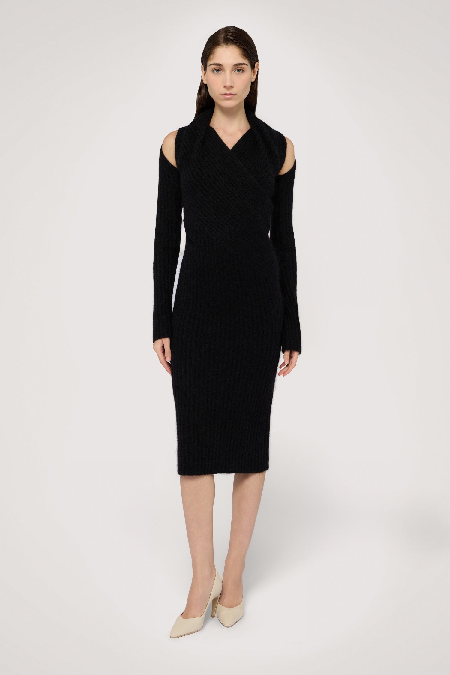 Abito in maglia incrociato in misto mohair 1|71d395e3312f737790ceb212b575419924b2ffce88eb0982fd5773e4a8c97979