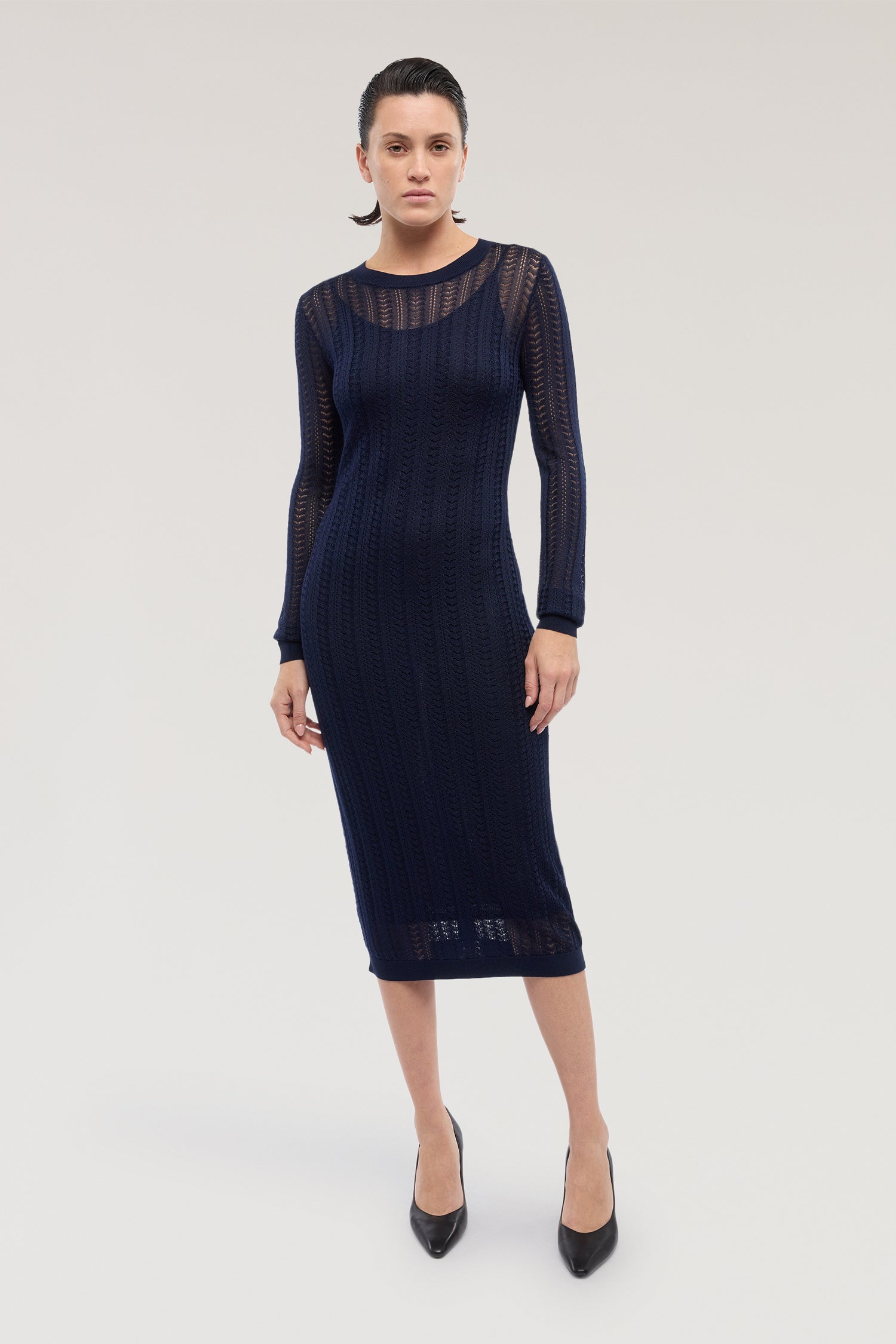 Abito con abbottonatura sul retro in viscosa 1|ed59997f0f4e0c6bdeb2ee79e3d0667a43ac719fa486cd38c13df4f411702721