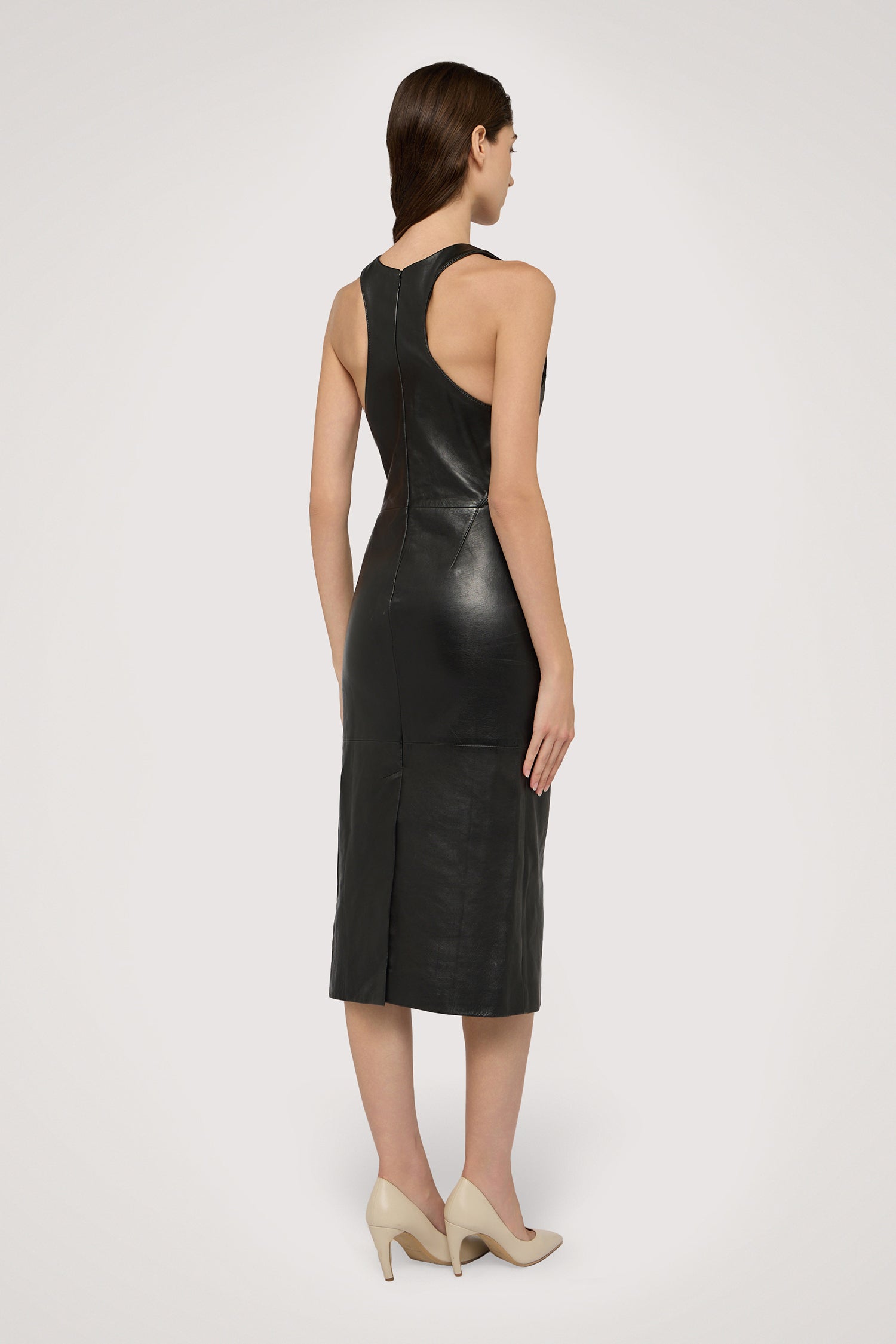 Abito tubino in pelle 2|5f89f9595470b754ce23e48ed67a7075421222471bc6e664d79b4c5bcd9c91c1