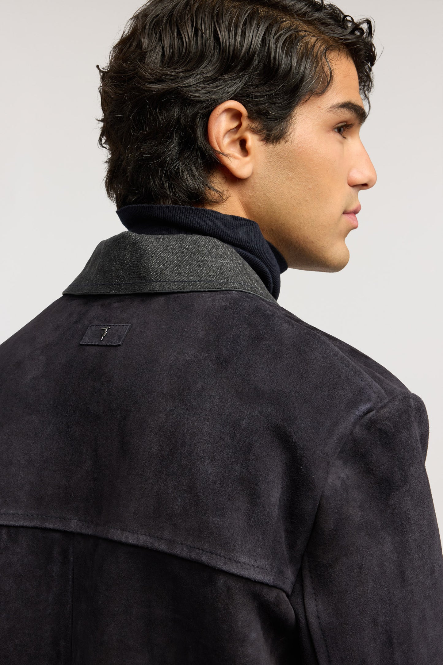 Cappotto in suede con dettagli denim 5|1d468c1e923f6439df32373e4f6ac076a4a1ee946e25ace1ad5ab9c71db8426c