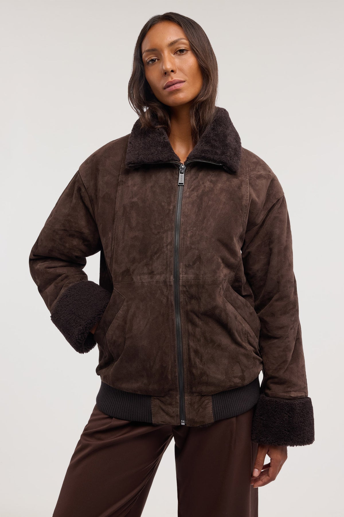 Bomber imbottito in suede e montone 1|e4fc01aeaa4a42f3b21ae722546b372def0349a818f7cf8cf743939b9a4c2f73