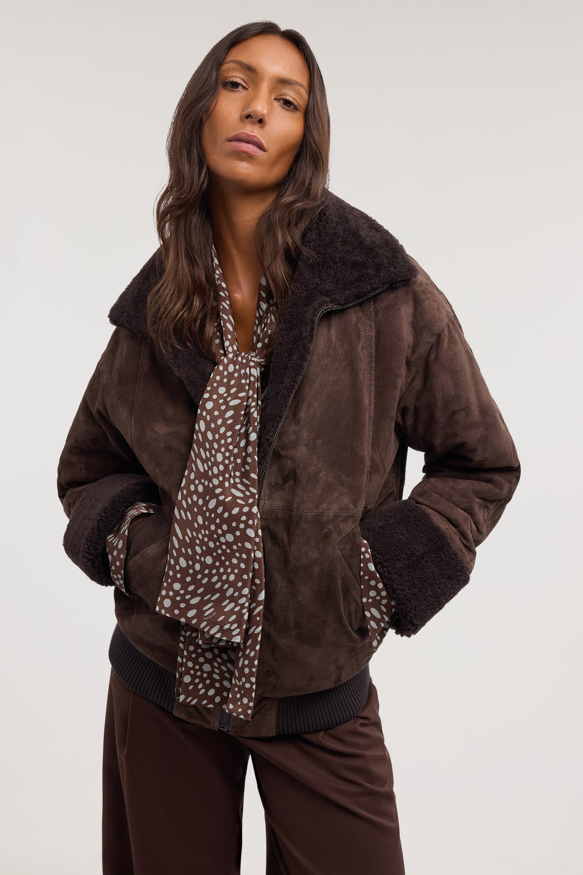 Bomber imbottito in suede e montone 2|6942daf414b50b649a1a02cca07020894b5d8c22afee6e16c586408469f2b7c0