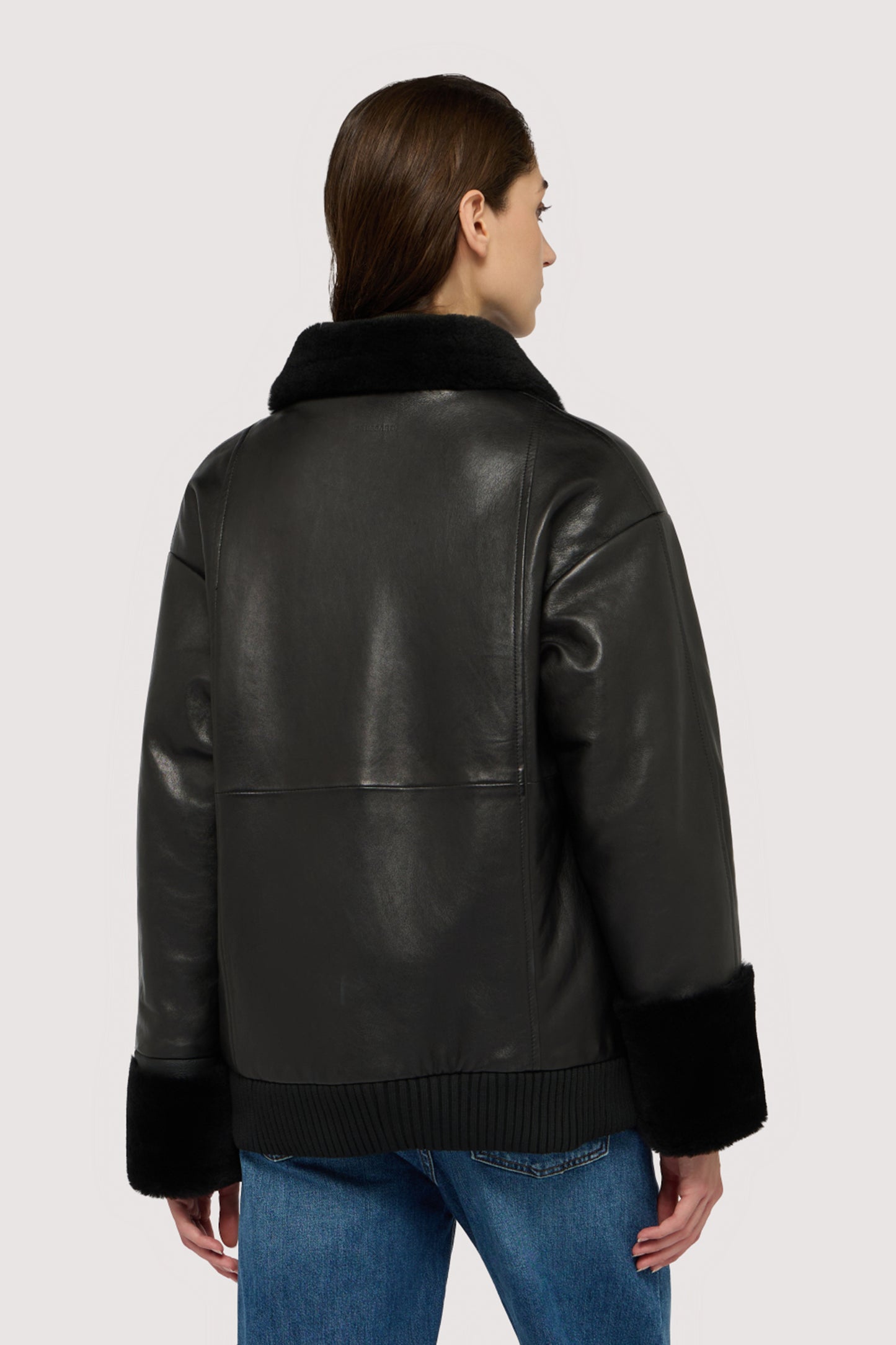 Bomber relaxed fit in pelle con inserti in pelliccia 2|0f335ec2e3e4ccefcf43486074e00b6ab3be0cf9159aa5ea38abc3cbcbf5acb9