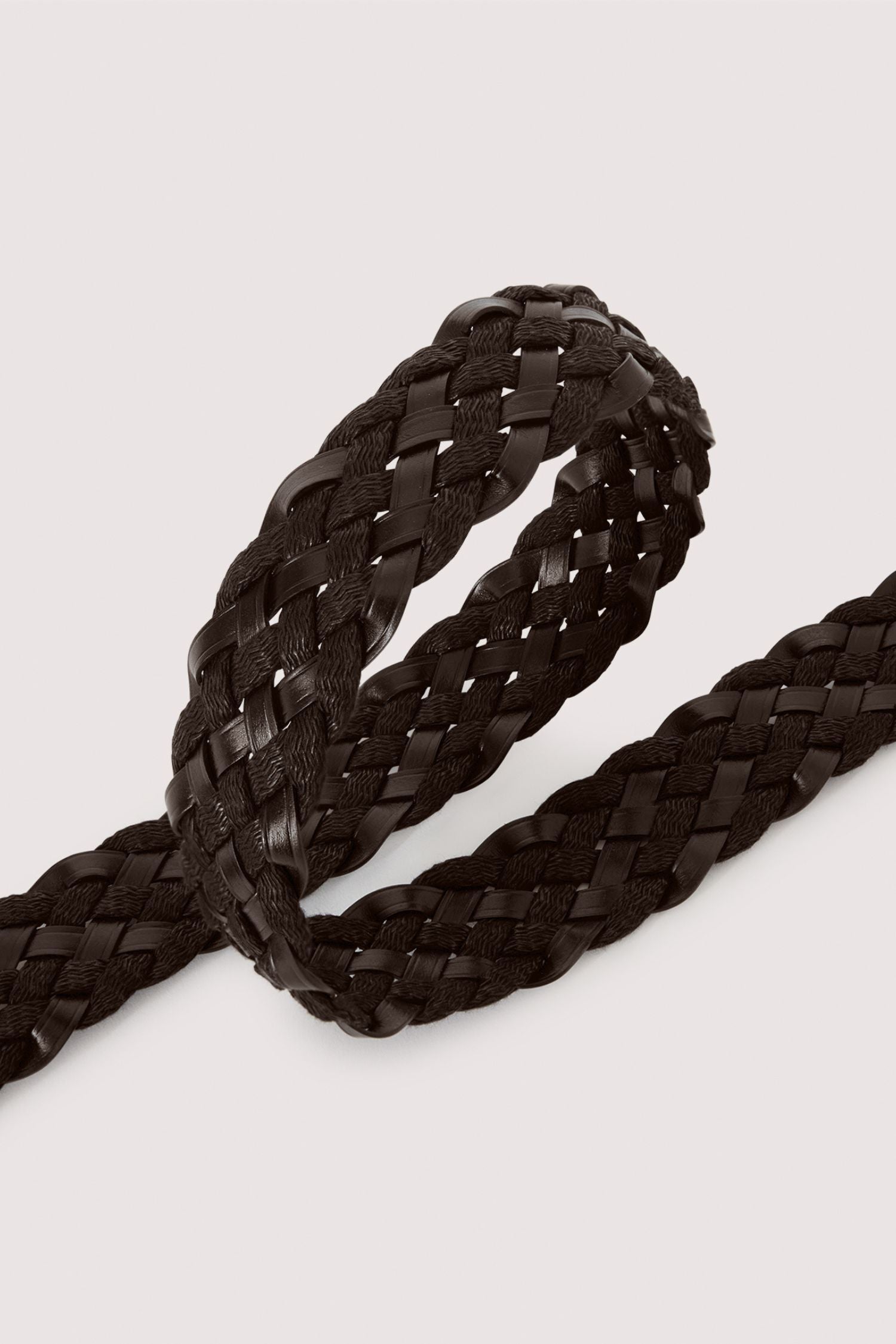 Cintura intrecciata in pelle 3|65e3b89402f3551688040b27d0c695ec2332a6749c99c59f64811832ee75c1b6