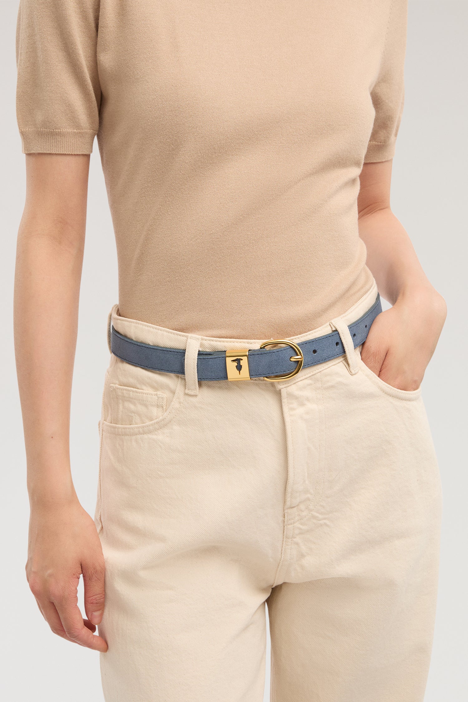 Cintura con passante metallico in suede 2|8798e1eb67ff7c3b096424b312d2d4e0816d2fa5ec3fdc2a1620f88fb4b7c93e