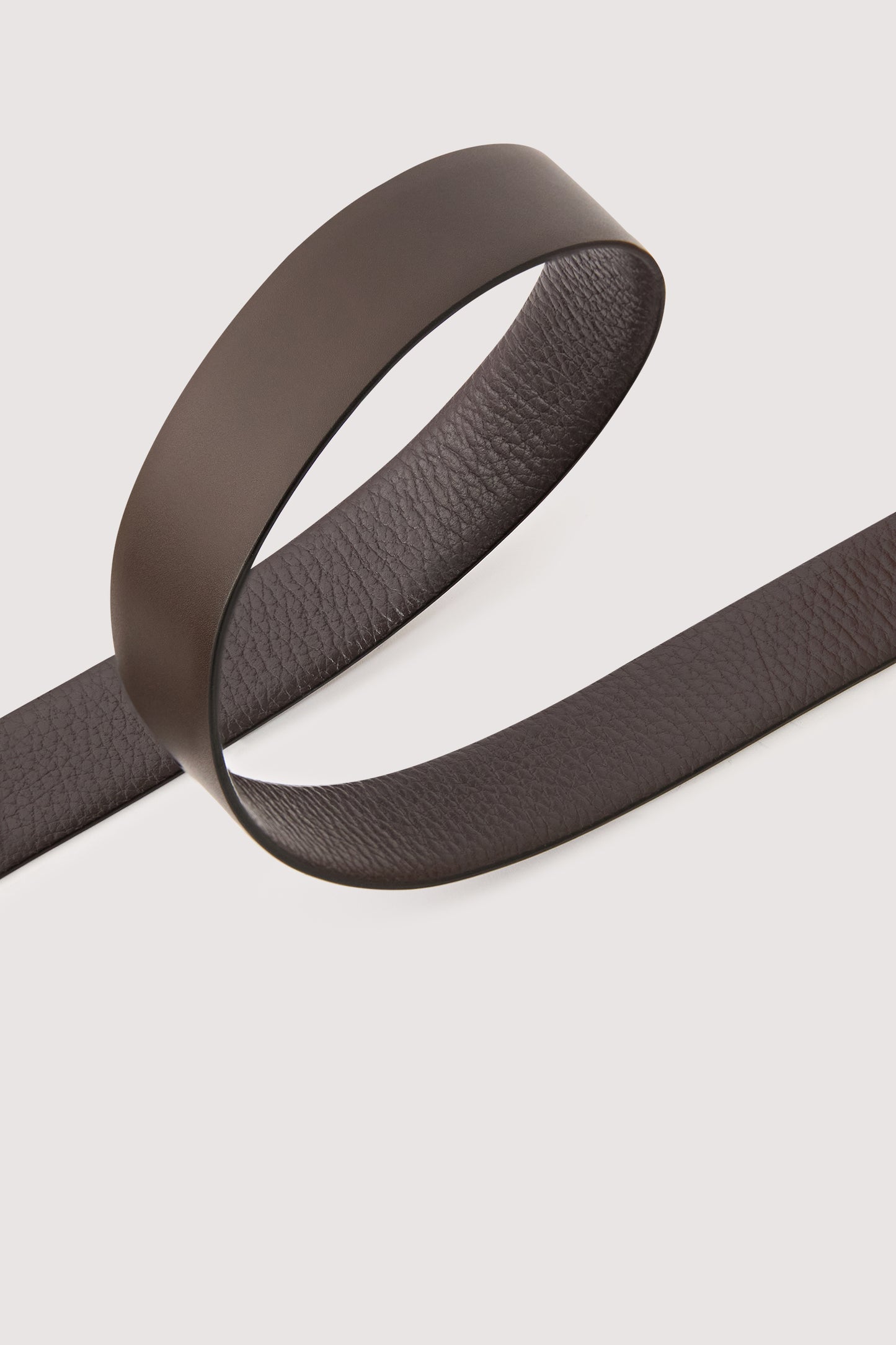 Cintura in vitello reversibile con fibbia levriero 2|abdace312d1f6e93c1945738d18803e9f21e2562c86e1bc3e2afd7d027e3c97f