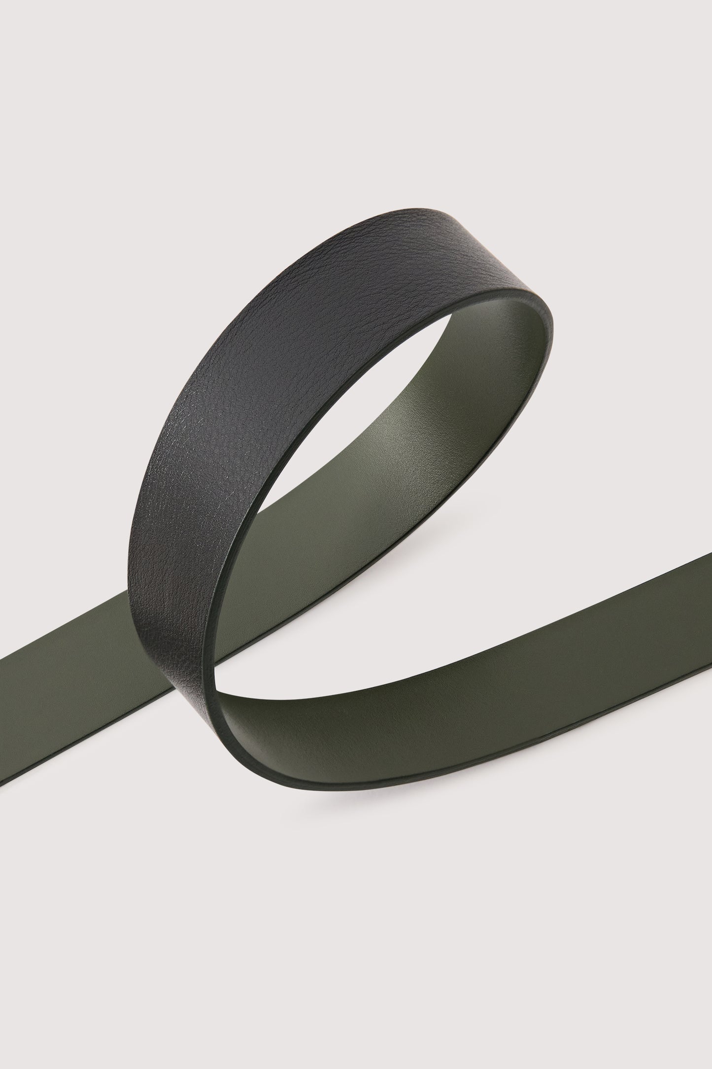 Cintura reversibile bicolore in pelle 2|1ad9e50b8fb3c6236145569dd1c7d4584e4077fee1894a23d21abc773e656322