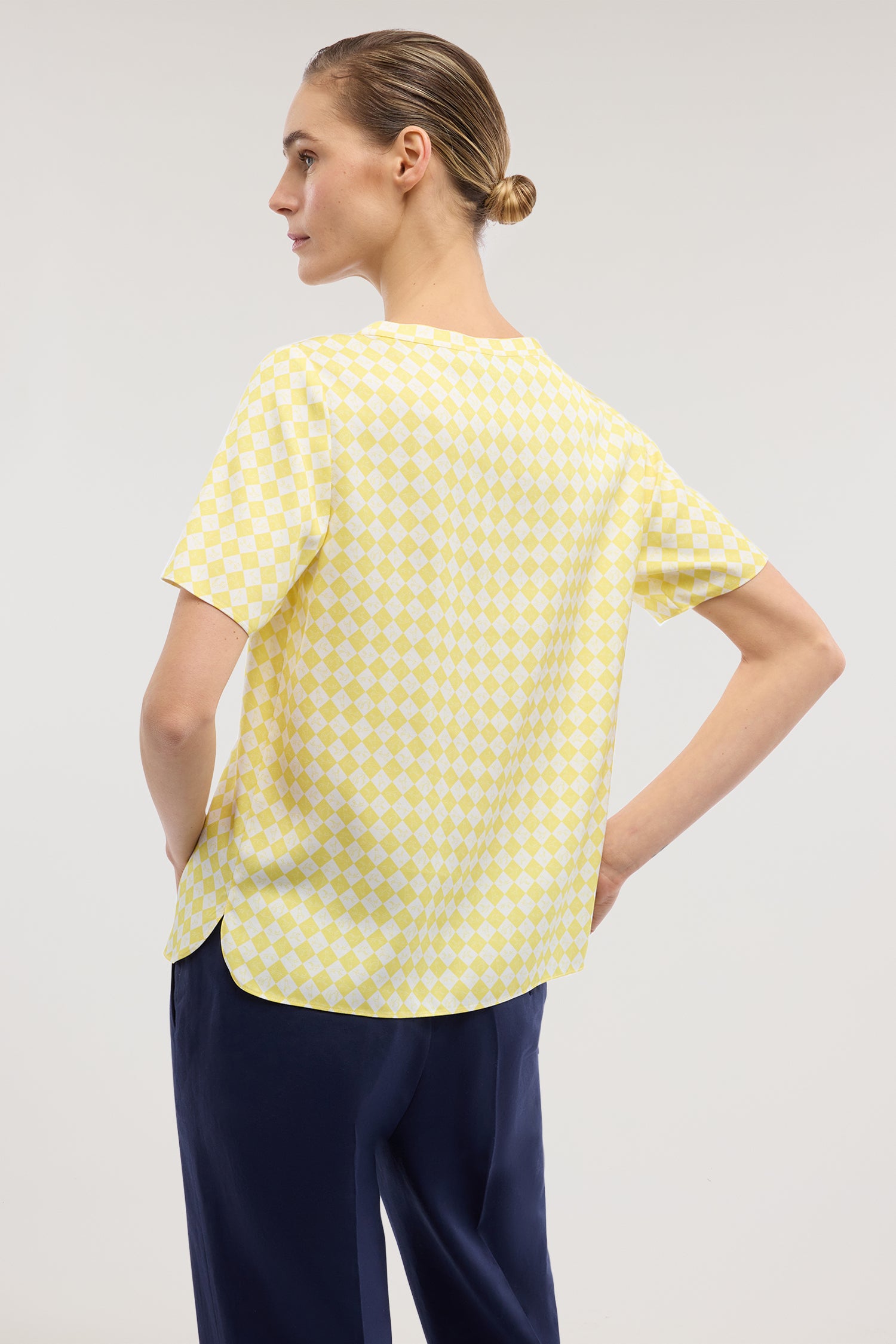 T-shirt Dogmier con stampa in viscosa 2|a5addbc98fd73b5da78bb1a280c39d0bc077c6c1fadc4dfa550836166e47528c