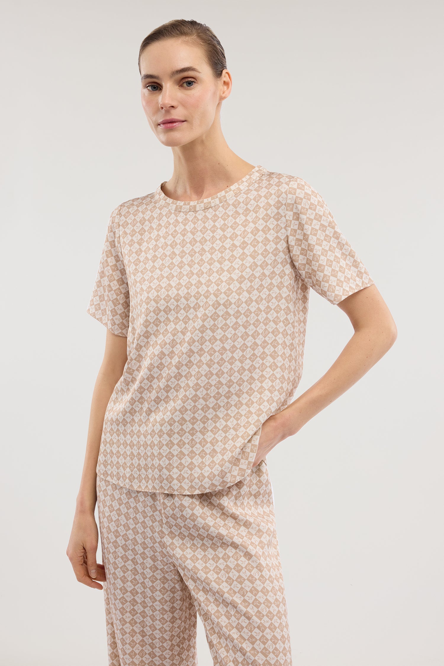 T-shirt Dogmier con stampa in viscosa 1|4eb61e618e28c3a928cfff1fe1e8d06a801c6ce527a8cdeab6ec8c8c8f4fc465
