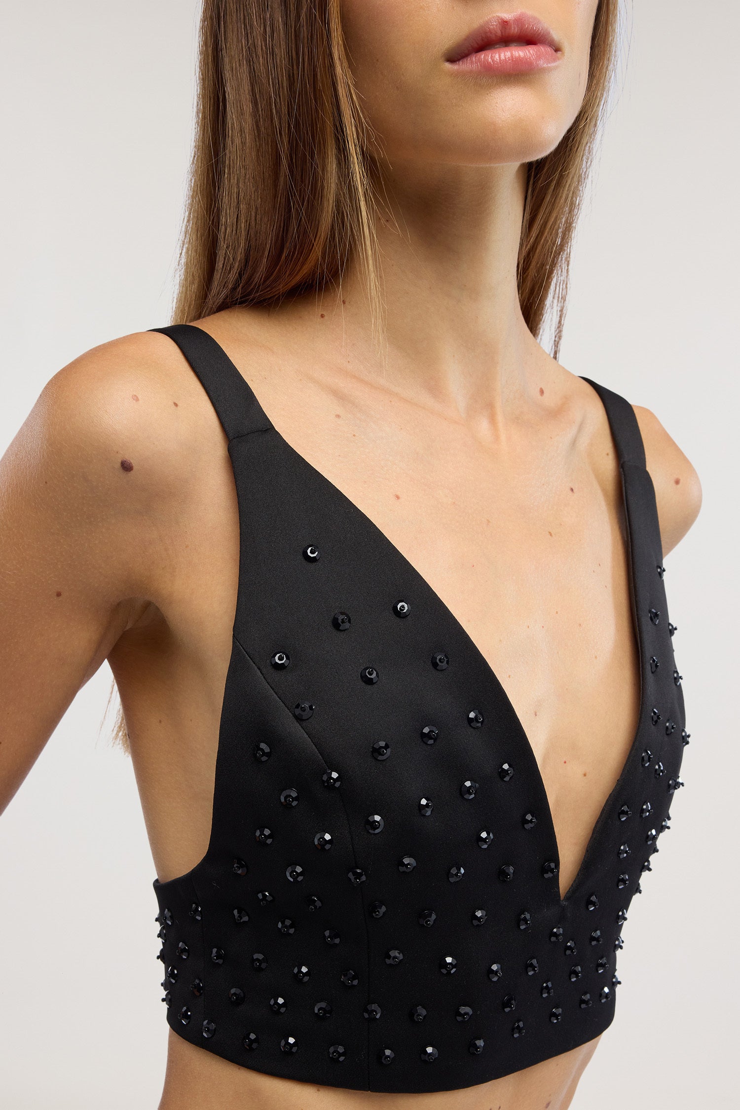 Top in raso con paillettes 3|654840d8963ddd42b0c72730d4362c986425e4d0023a3b22766e4bd63c5b6279