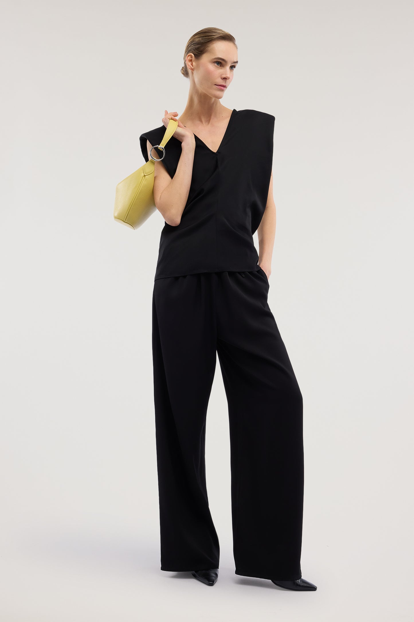 Top scollo a V in viscosa twill 4|776c46e6649de071a5194e8ce24a7f419abdd804fdd146c679885c6cc11474df