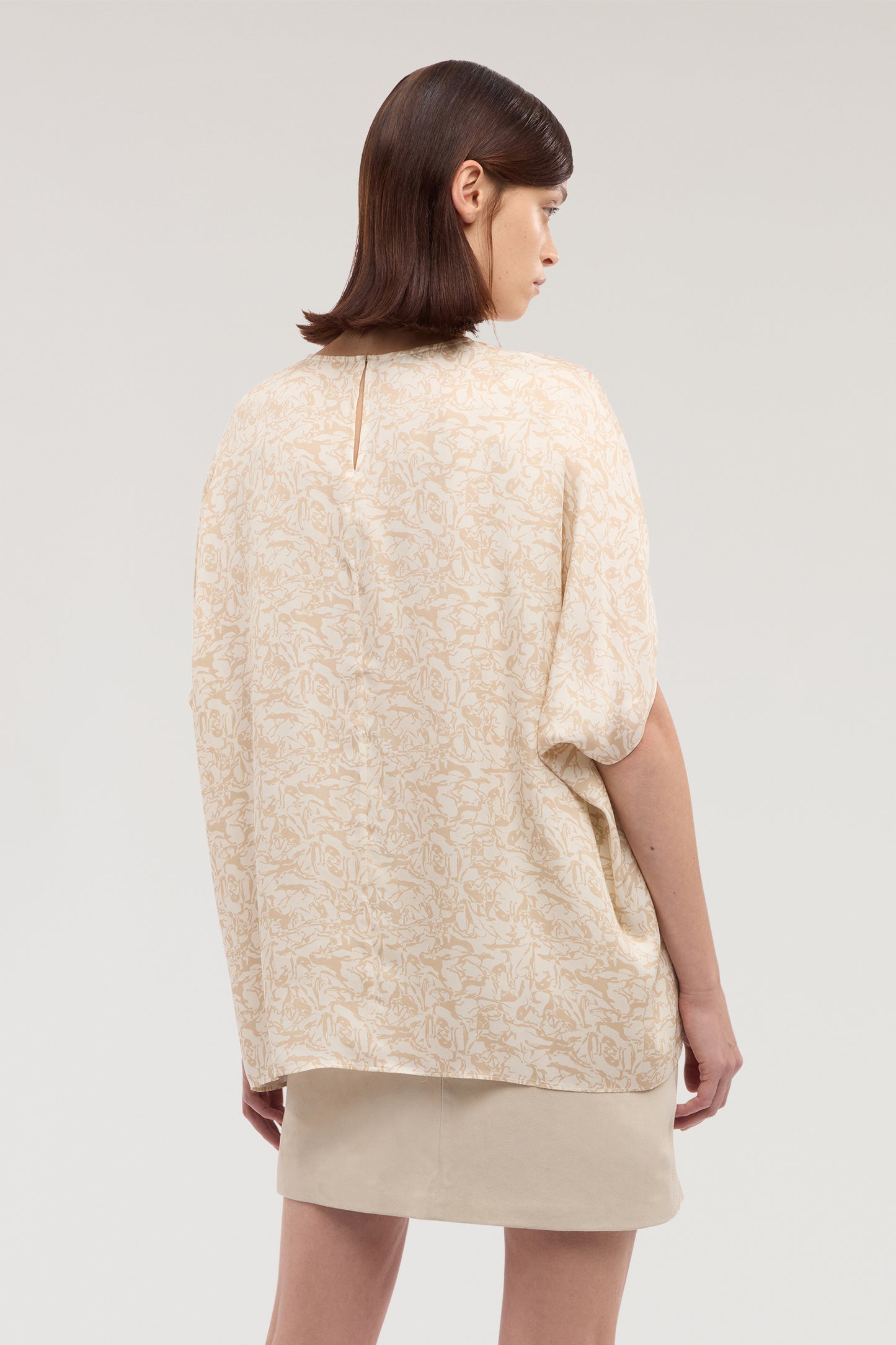 Top con maniche a tulipano con stampa in viscosa 2|ed7a3fd84f4cb113d76879b435af48c636d57b5d53d64ddb495de34645a5704b