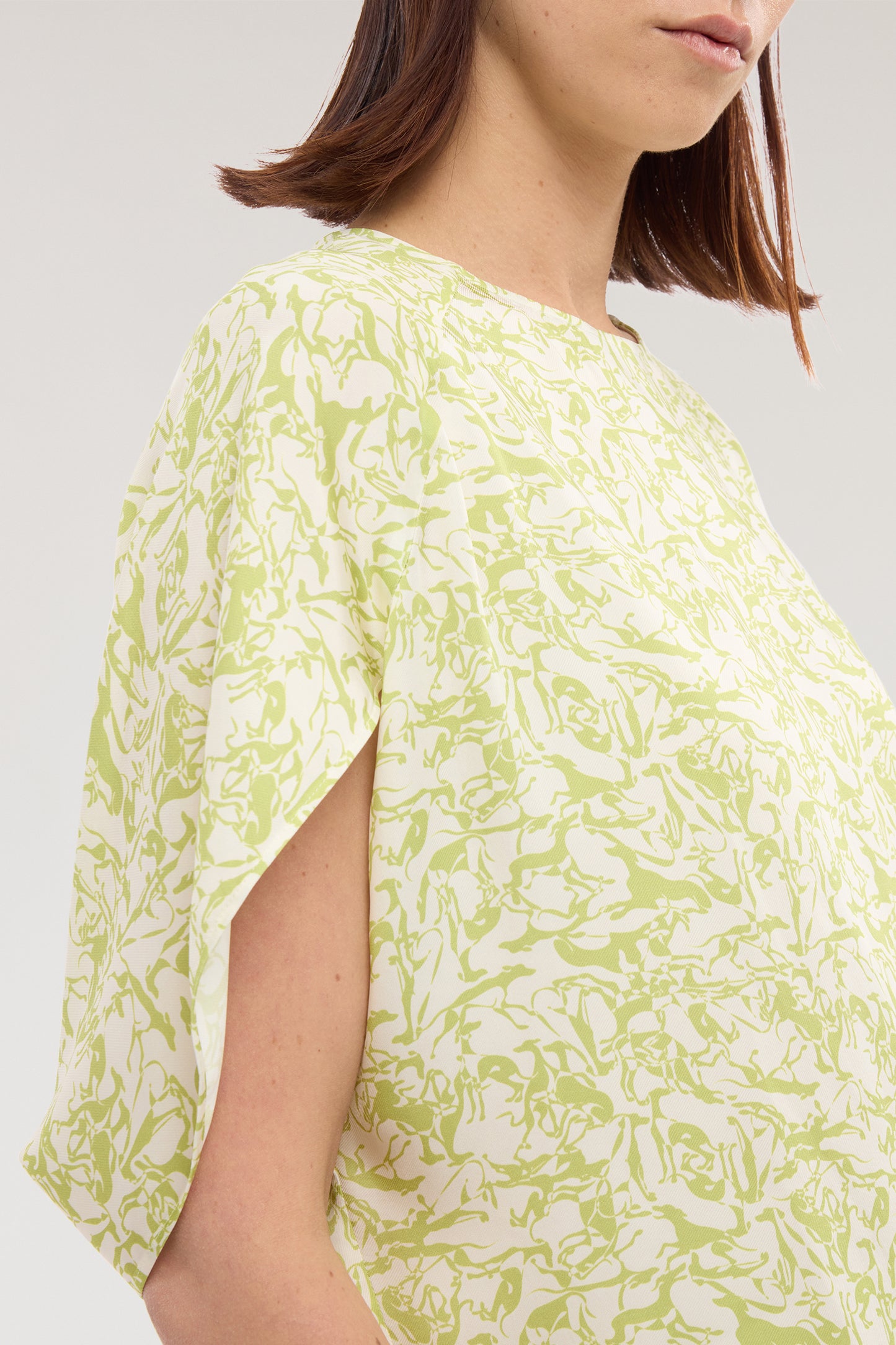 Top con maniche a tulipano con stampa in viscosa 1|2d59960a5efe7a2435e1cb971f40a30949c6f55ebdad7213b415cec7cb3aceb0