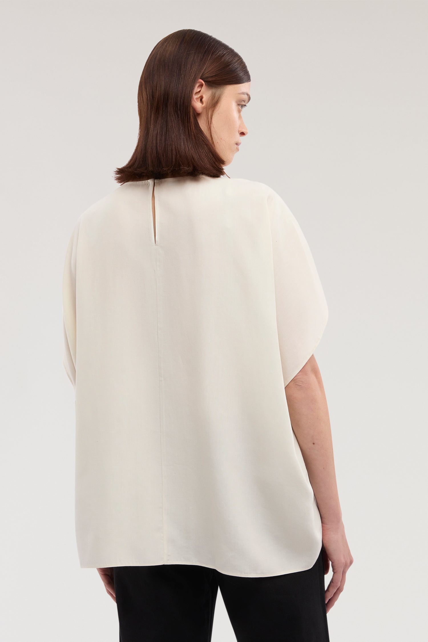 Top con maniche a tulipano in lyocell 2|d541aacd188a18a943119f6c13d8d2bba224a81d62ac8e3331375ac19e0b63b5