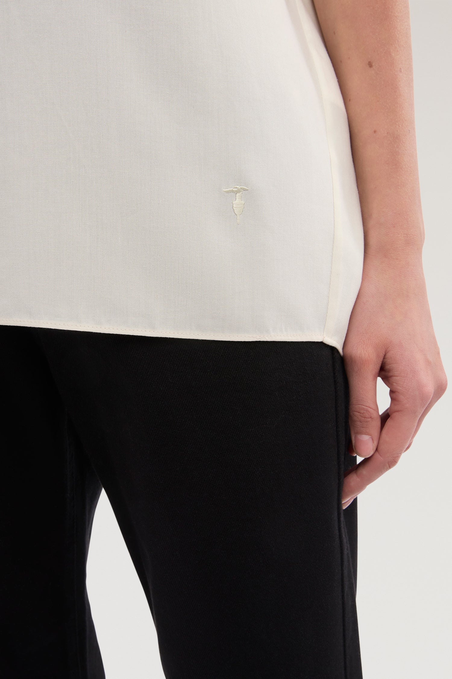 Top con maniche a tulipano in lyocell 3|5ebad24451369dd6b52fd0294851571d73ac69cc75ce91d34b60ef9e8ef6635b