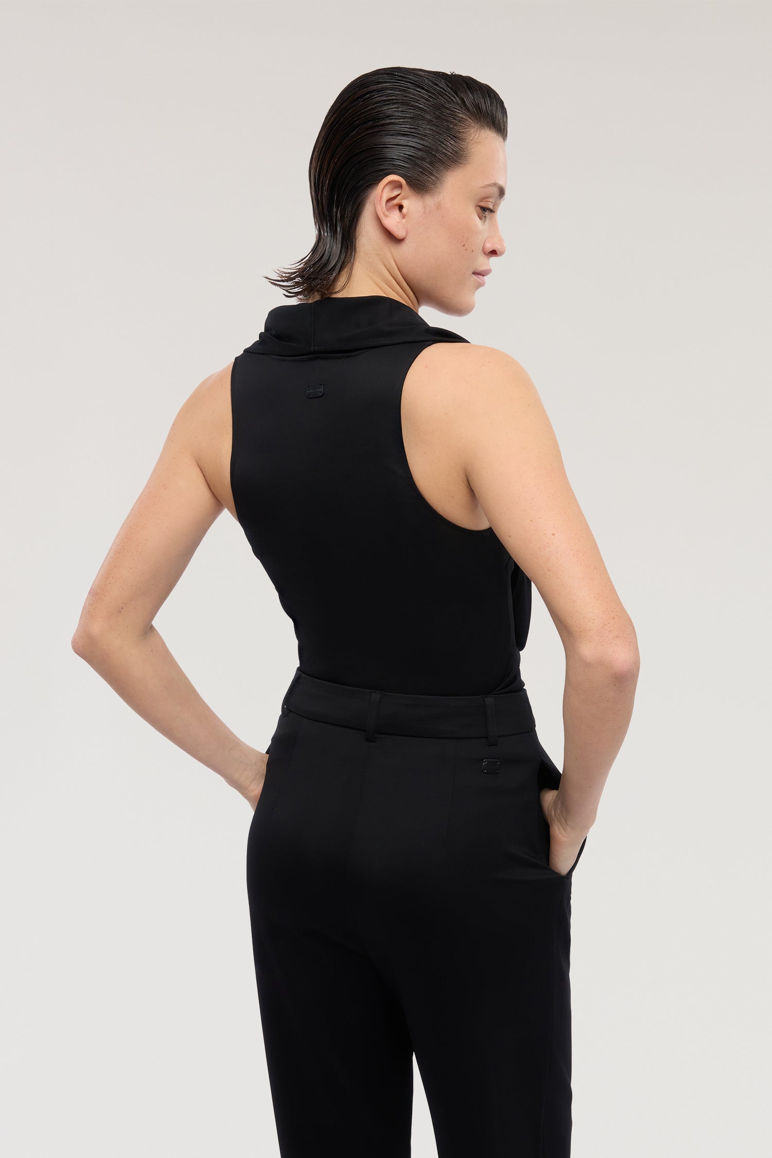 Top fluido a pieghe in viscosa 2|a6e2ceb5f512c315786bf8a7de666a7bf90c24059514103d9e8b3411bbdbe878