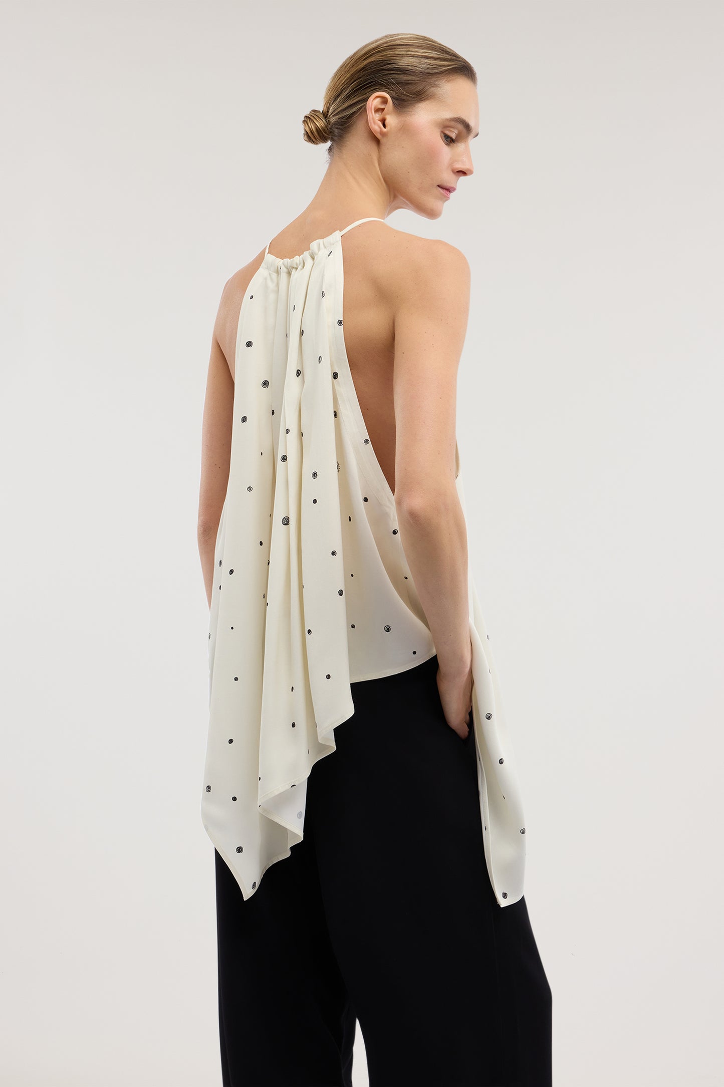 Top con laccetti stampa Gentle Pois in viscosa 2|fef7ca86d7a0c0e898229c45faad655c7772689e531a96caabaa68a509c94089