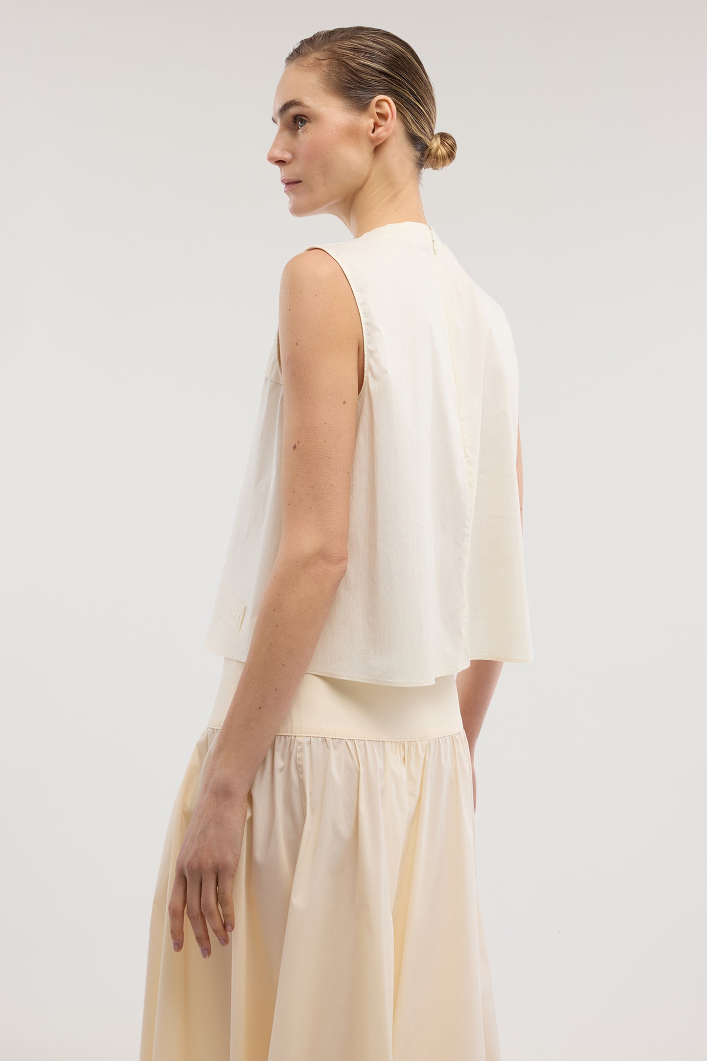 Blusa senza maniche in popeline 3|8a975a83e5b8ddc775801a624f19aaba16552b8fcb785b55842ac43b36a7613d