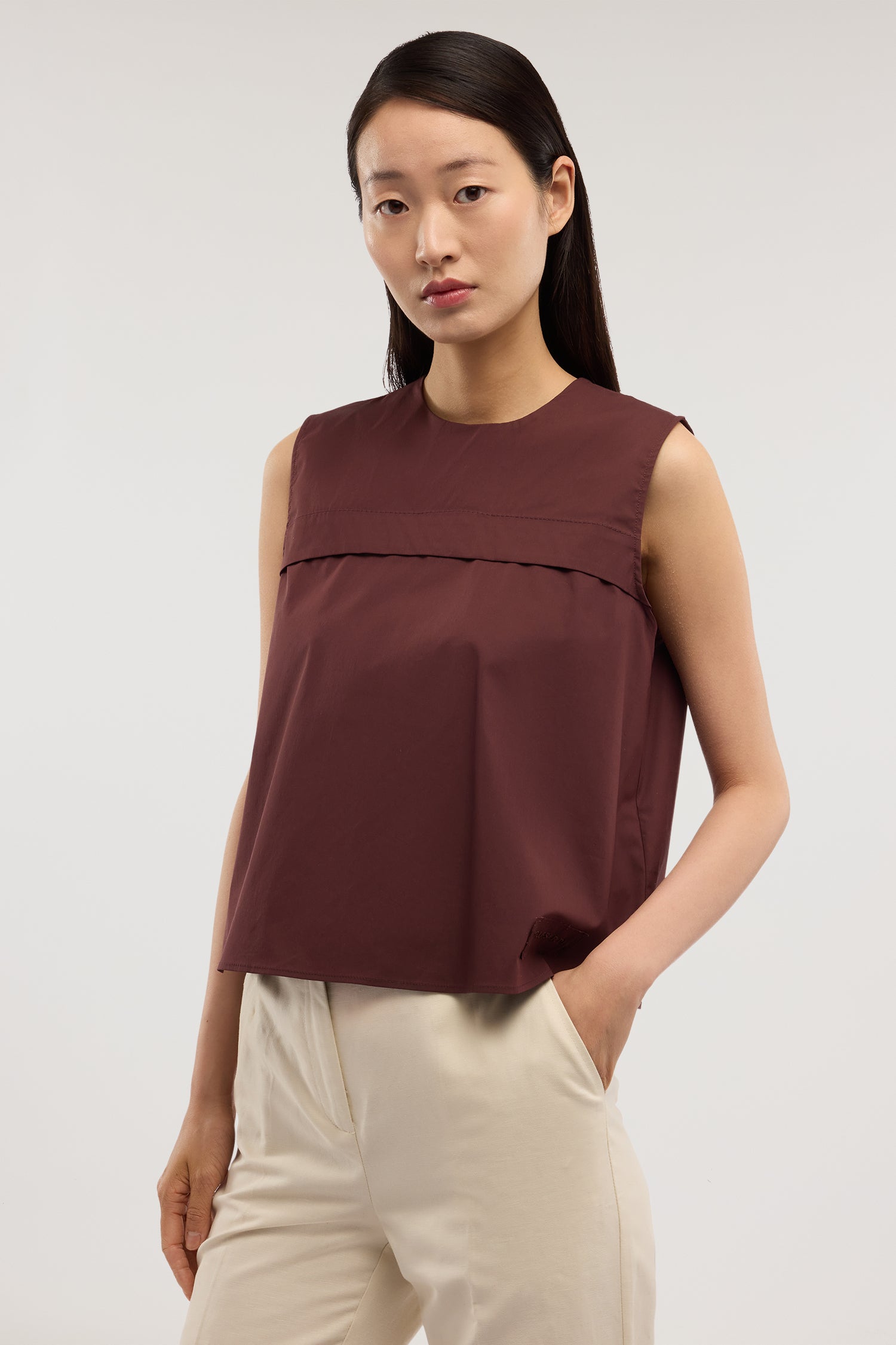 Blusa senza maniche in popeline 1|bc673a8147a51afe539b01a5314025aaddeae37e676713d23313803fa3b86a12