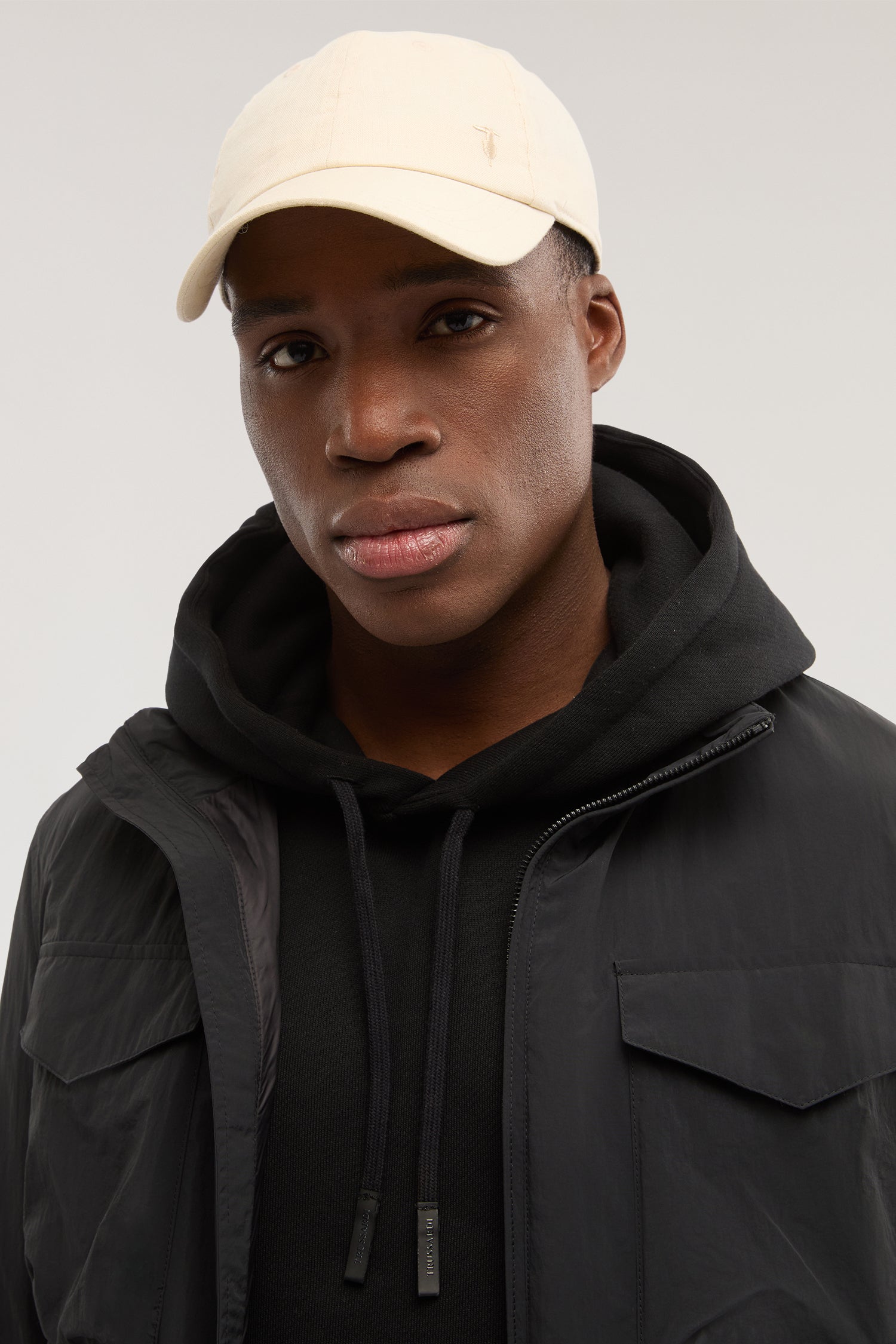 Linen baseball cap with embroidery