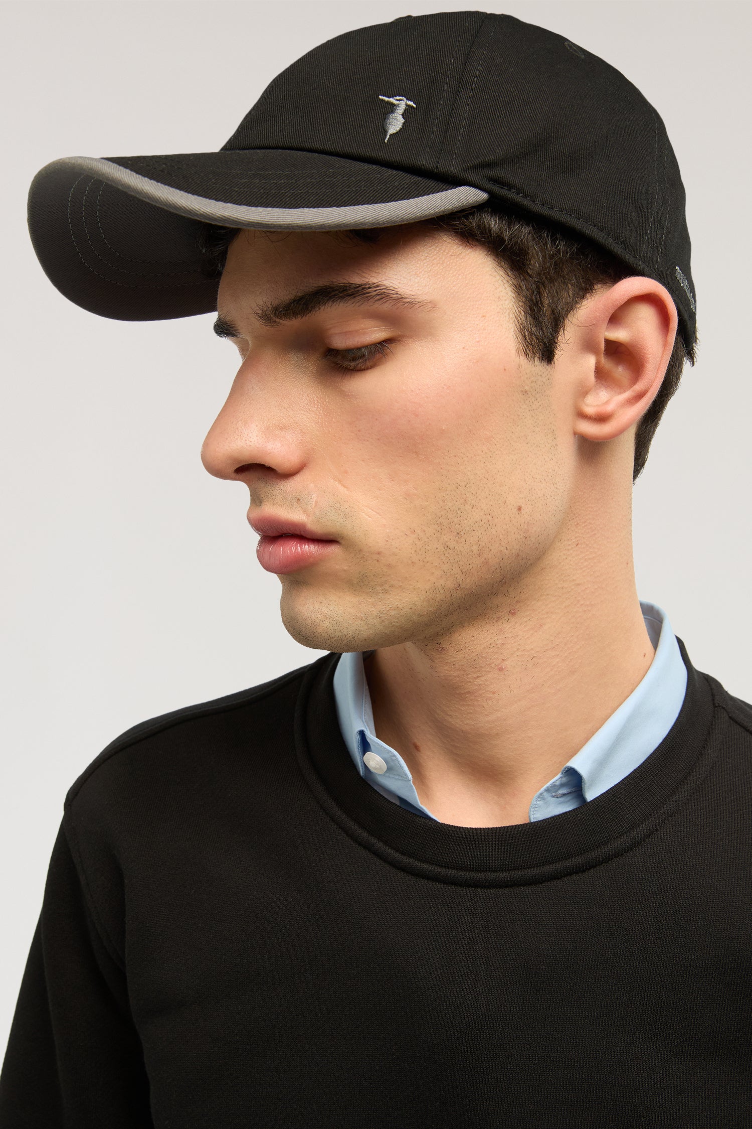 Cappello da baseball bi-colore in twill di cotone 2|5044e0e81aafa53137022215d3217bc3eb54d6cb85394d38626e36f83a3b7e73