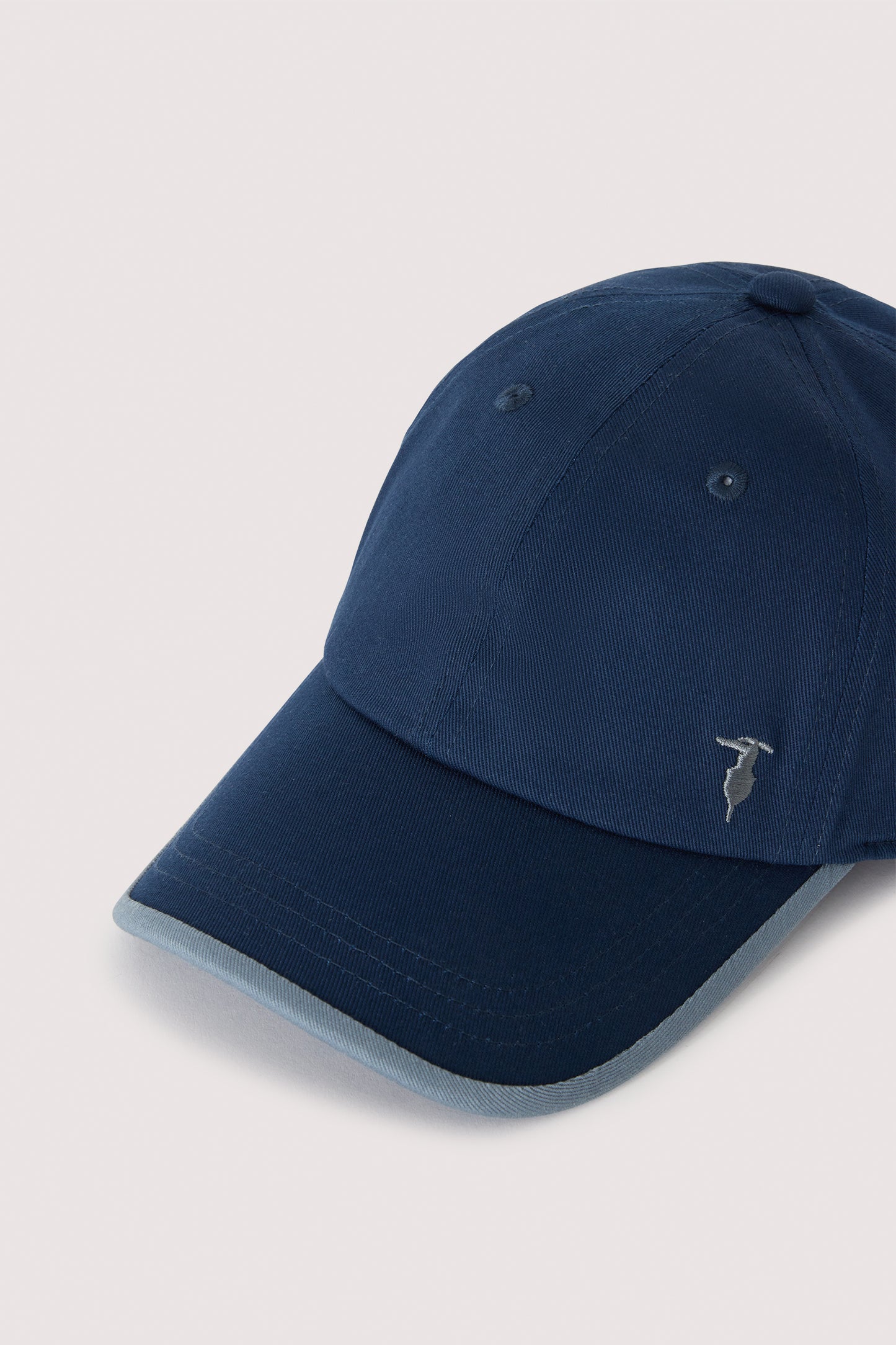 Cappello da baseball bi-colore in twill di cotone 3|00ec532ca8d1cf95704d119b2066d9e33eb48fad2f3b18442a1ce297e8ff2e36