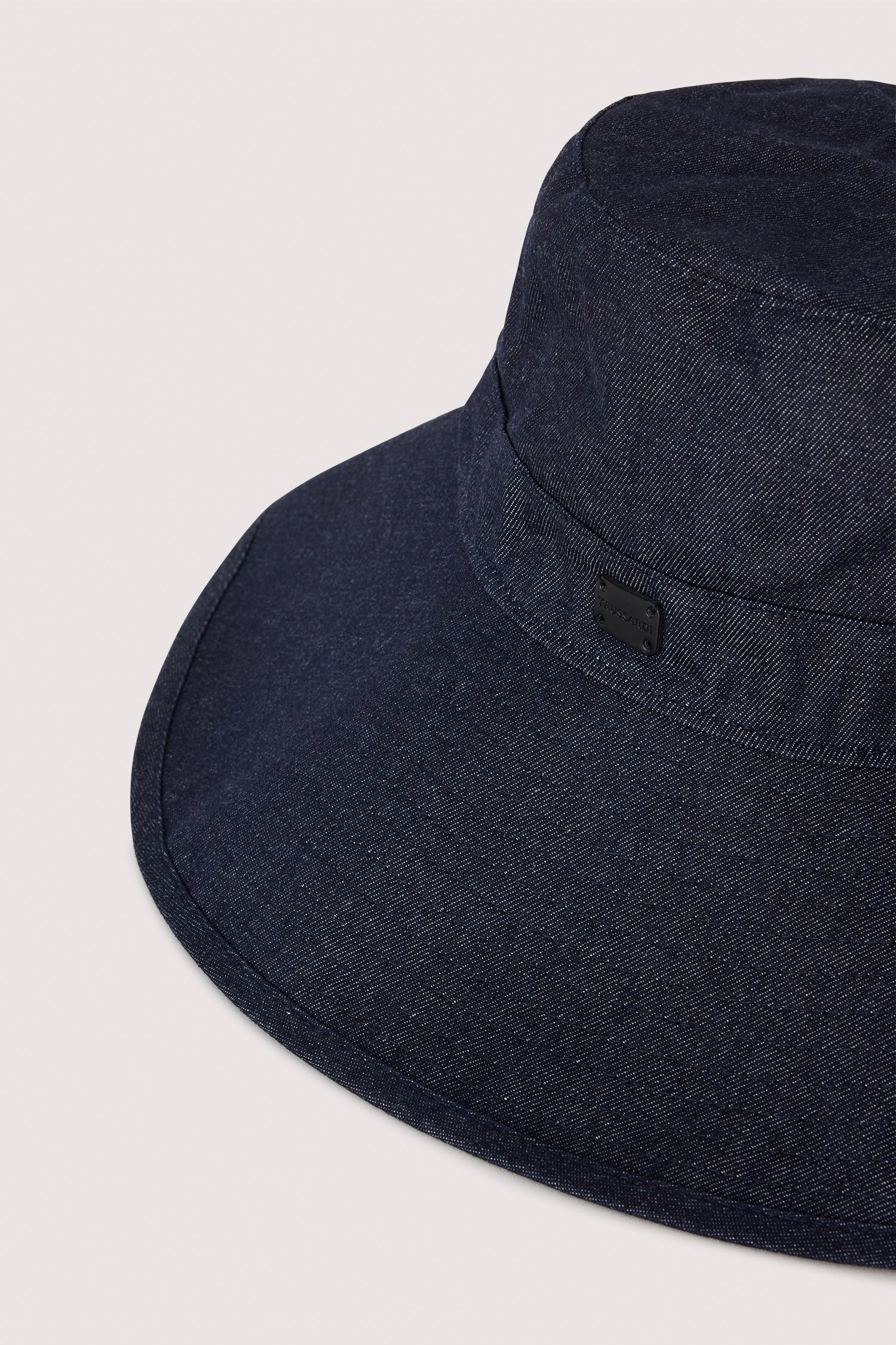 Cappello con tesa ampia in denim 3|9cb0b92c5a88792c07ea04ef793207739ad8038b1a7be34e9205948a6bafe854