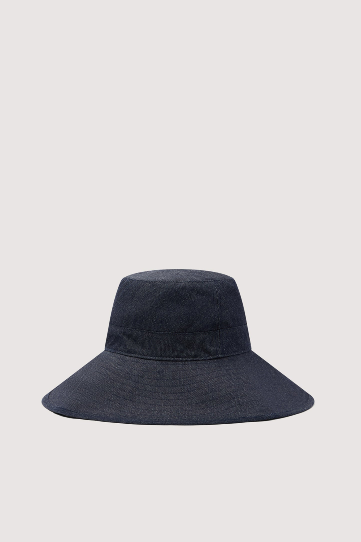 Cappello con tesa ampia in denim 2|d826fc926e922ebc9376677aef91e3804960ddf74c2965ae1331851cccf1838b