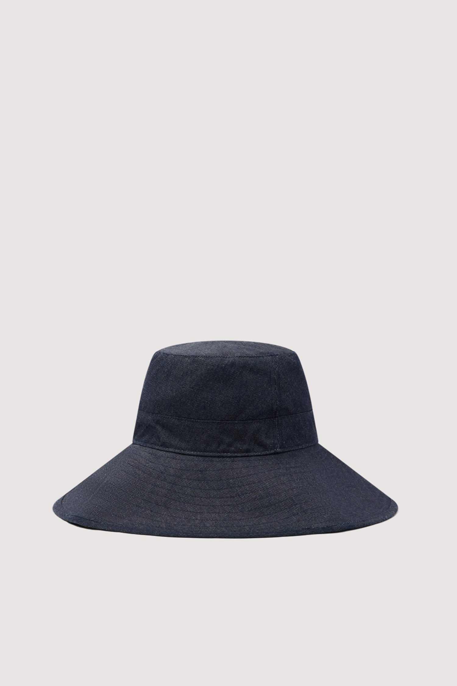 Cappello con tesa ampia in denim 2|d826fc926e922ebc9376677aef91e3804960ddf74c2965ae1331851cccf1838b