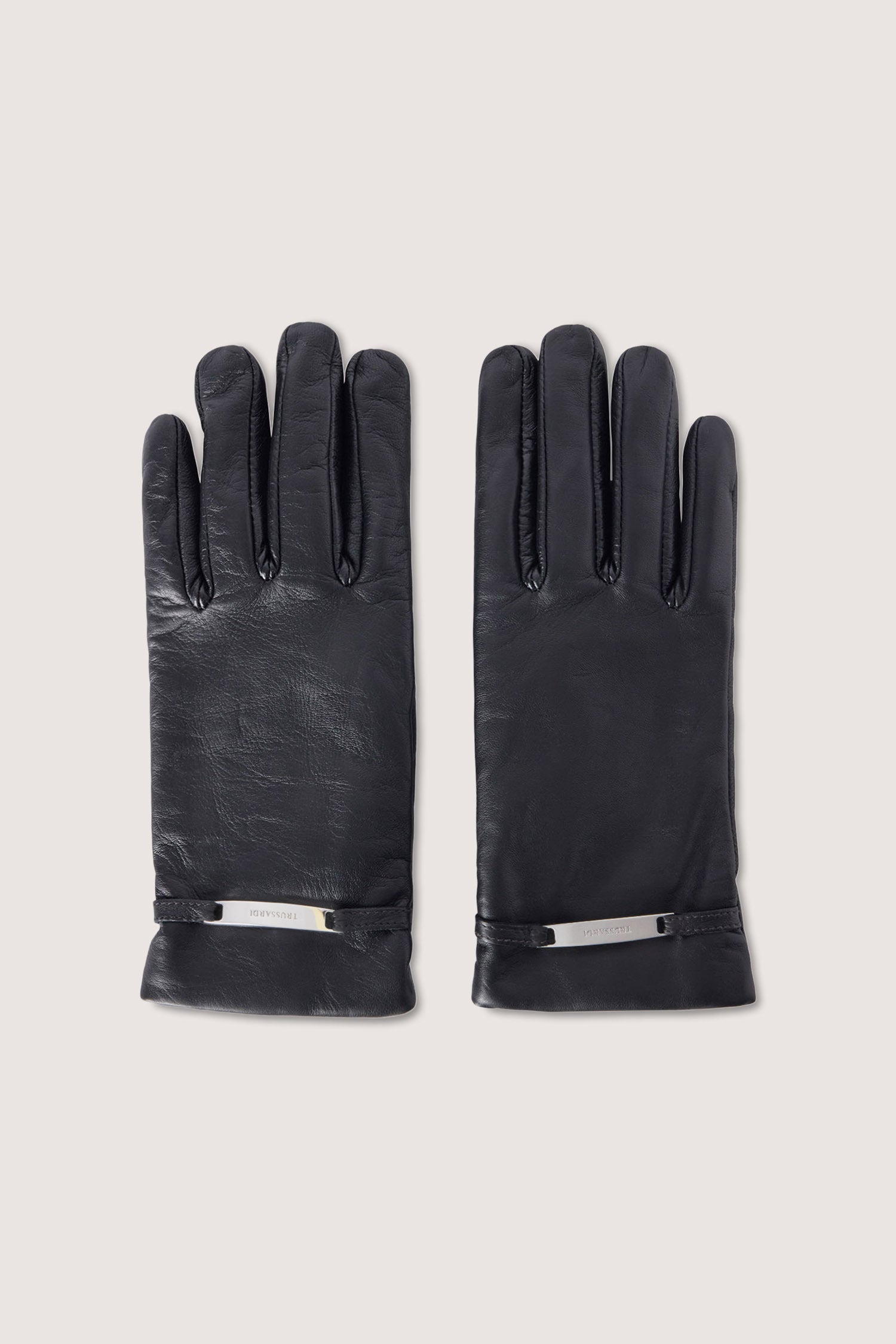 Guanti in nappa con applicazione metallica 2|b0f3d46e3d63e4d0e8b85512bc19a8525f4bf211ccfc0c9414a65159c8f85a50