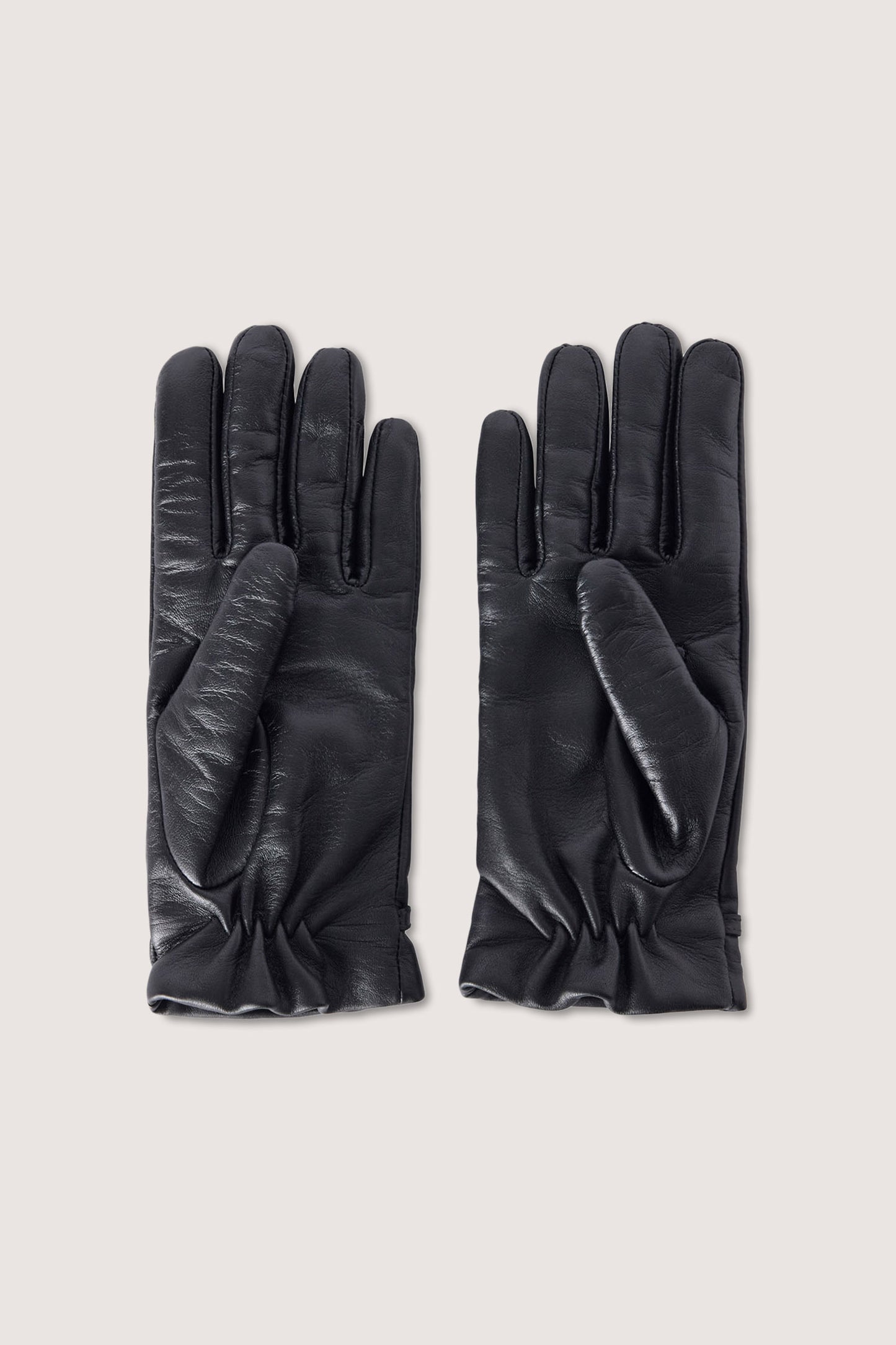 Guanti in nappa con applicazione metallica 1|6c6db3c22472189d156a75740c9228a4b13165c932704cec01f2e1fc831c06f6