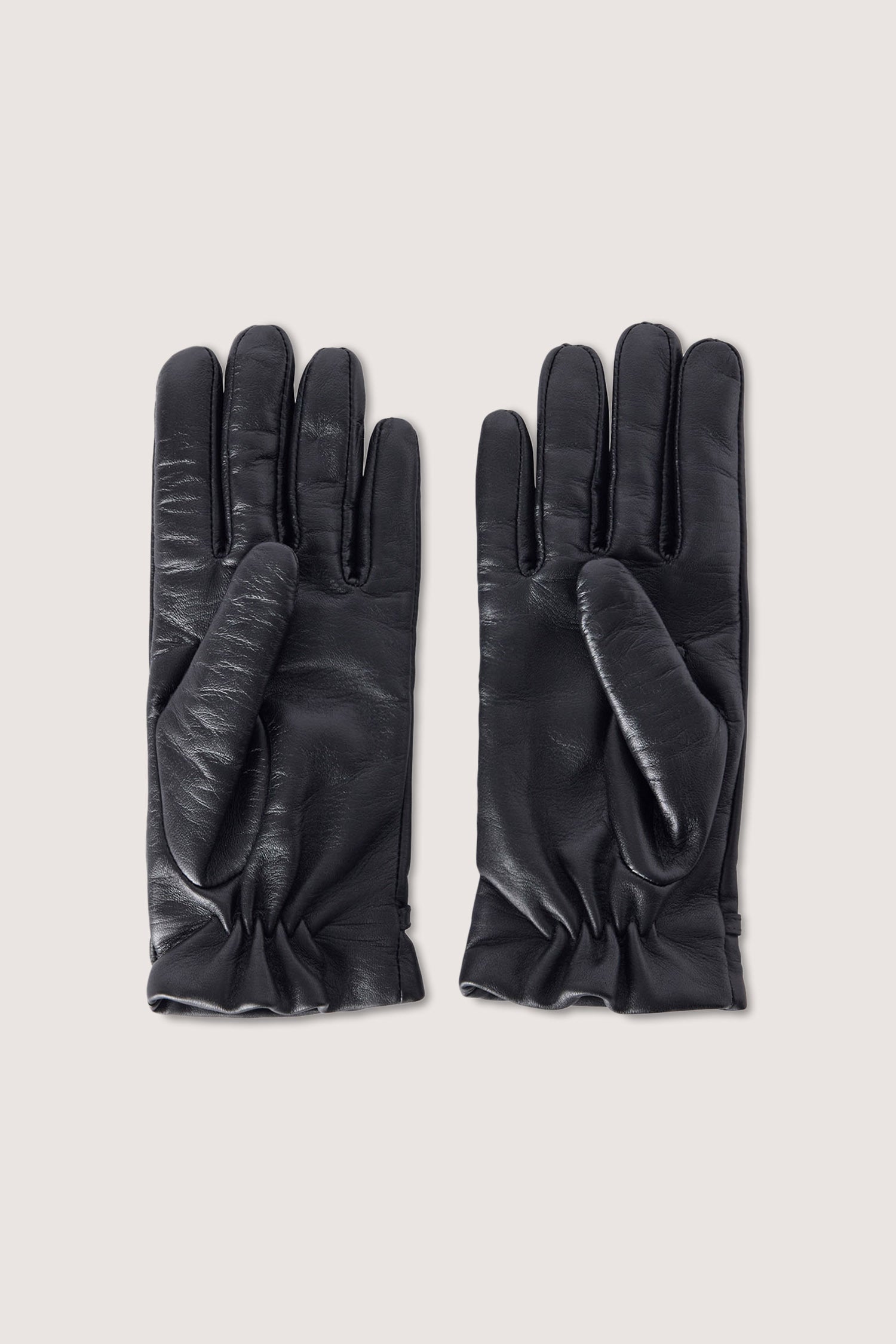 Guanti in nappa con applicazione metallica 1|6c6db3c22472189d156a75740c9228a4b13165c932704cec01f2e1fc831c06f6