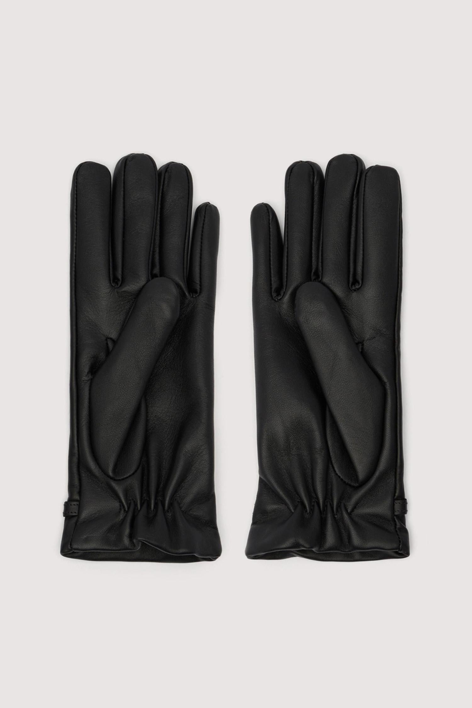 Guanti in nappa con applicazione metallica 2|c0741fb34e752ca1366c378c7ec8129b0549ea68070b2f419657d7597321d20f