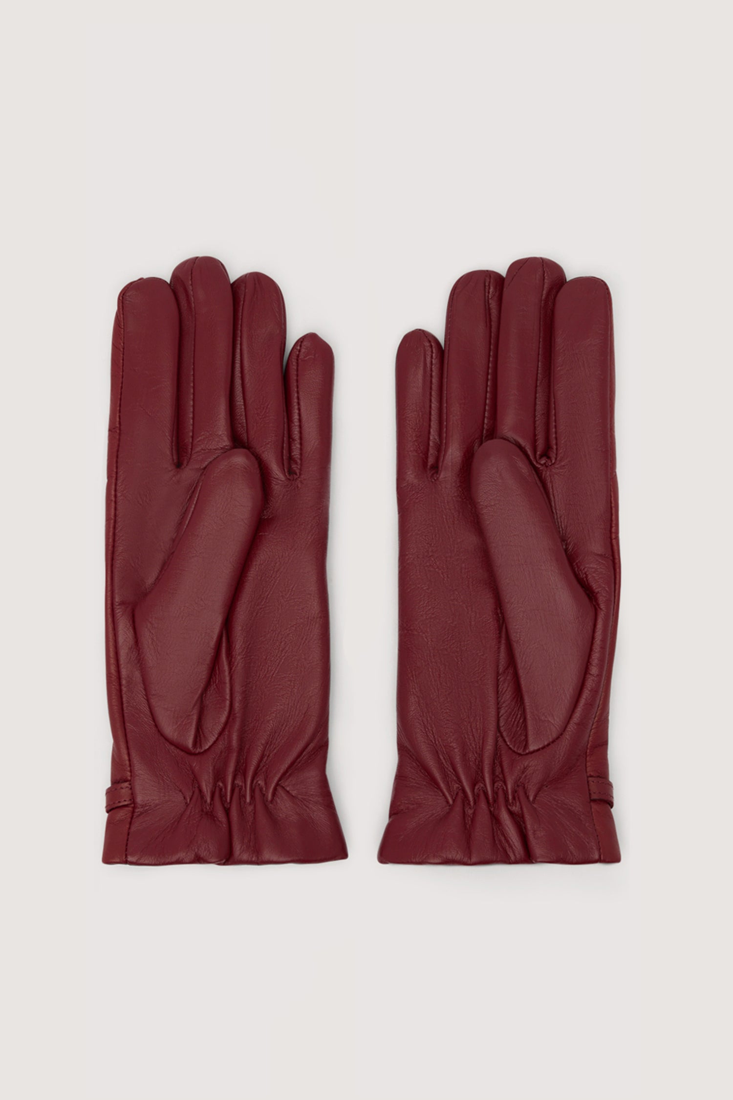Guanti in nappa con applicazione metallica 2|f281a41d1204c213fd2aa1907e207a9111321dfce77c6b556a8099ed603bf5ee
