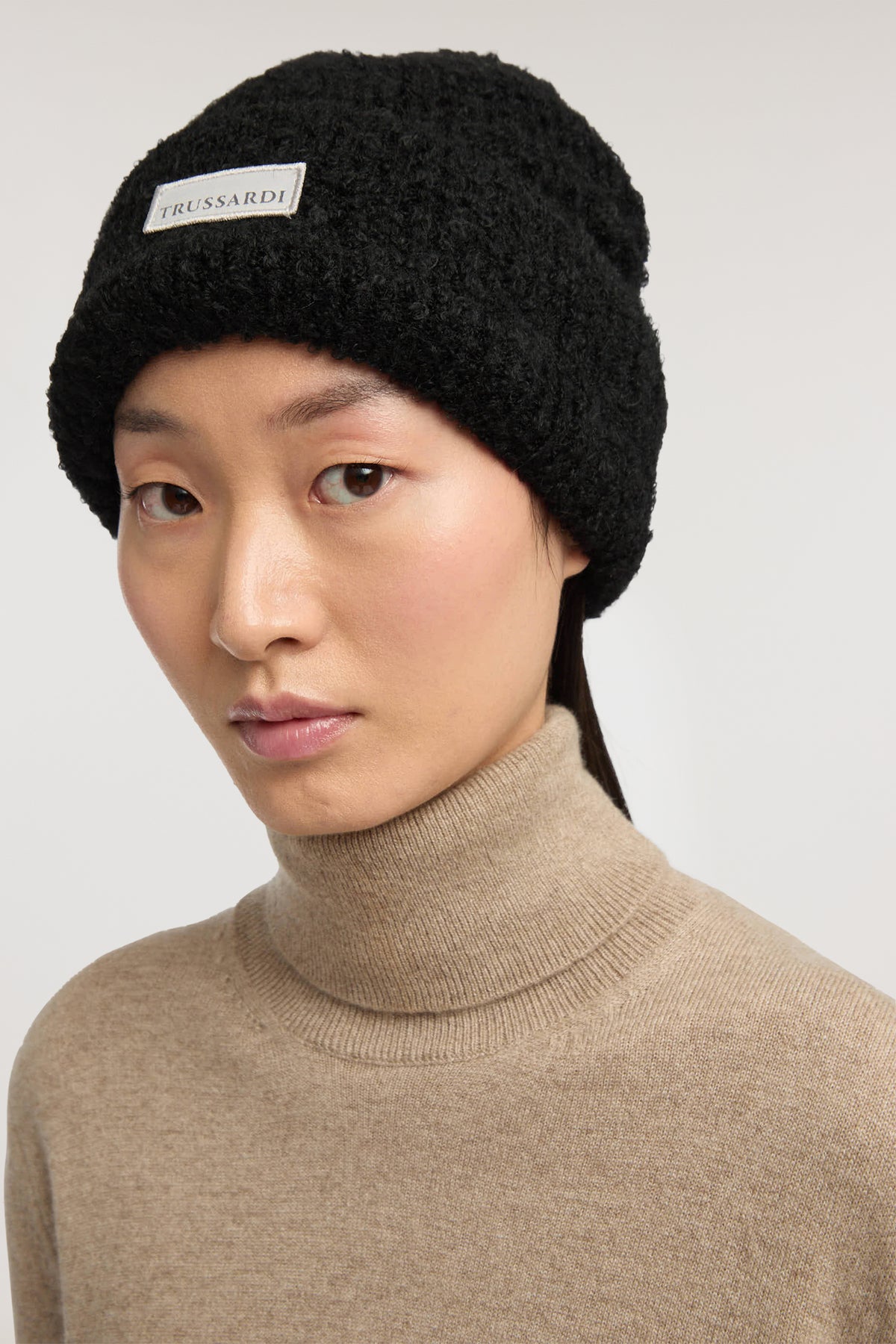 Berretto in maglia bouclé con patch logo 3|eaa14e0c152c4c947706978df0eb05a498e2d637a705cc730ba22fc57e470b1b