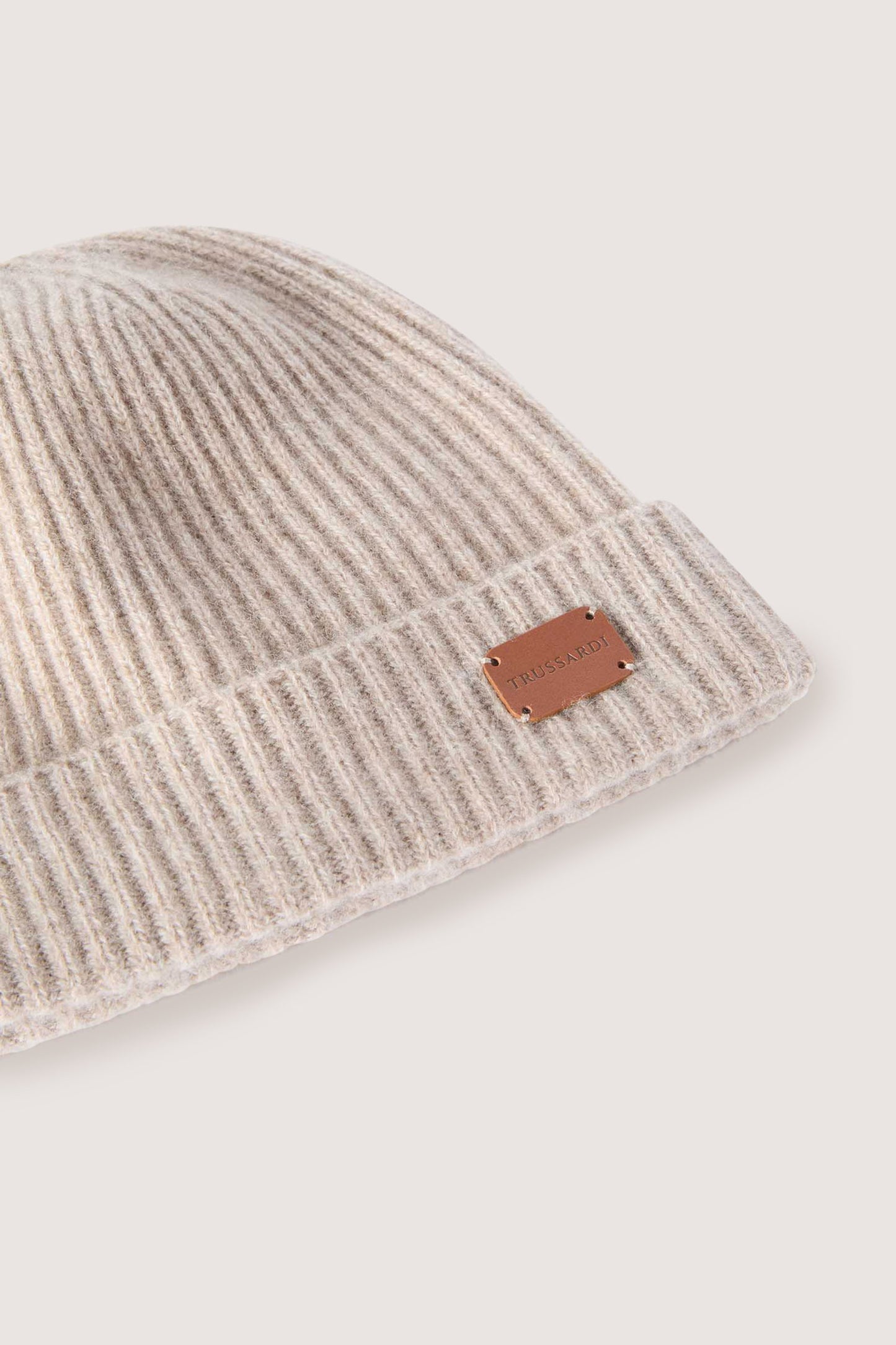 Berretto a coste inglesi in cashmere 3|3aa022b997f8f62146d0be068c018dea6d096396b6e66f4941d4c5a890b8083e