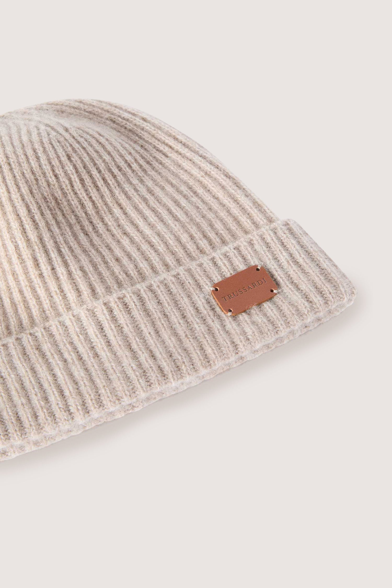 Berretto a coste inglesi in cashmere 3|3aa022b997f8f62146d0be068c018dea6d096396b6e66f4941d4c5a890b8083e