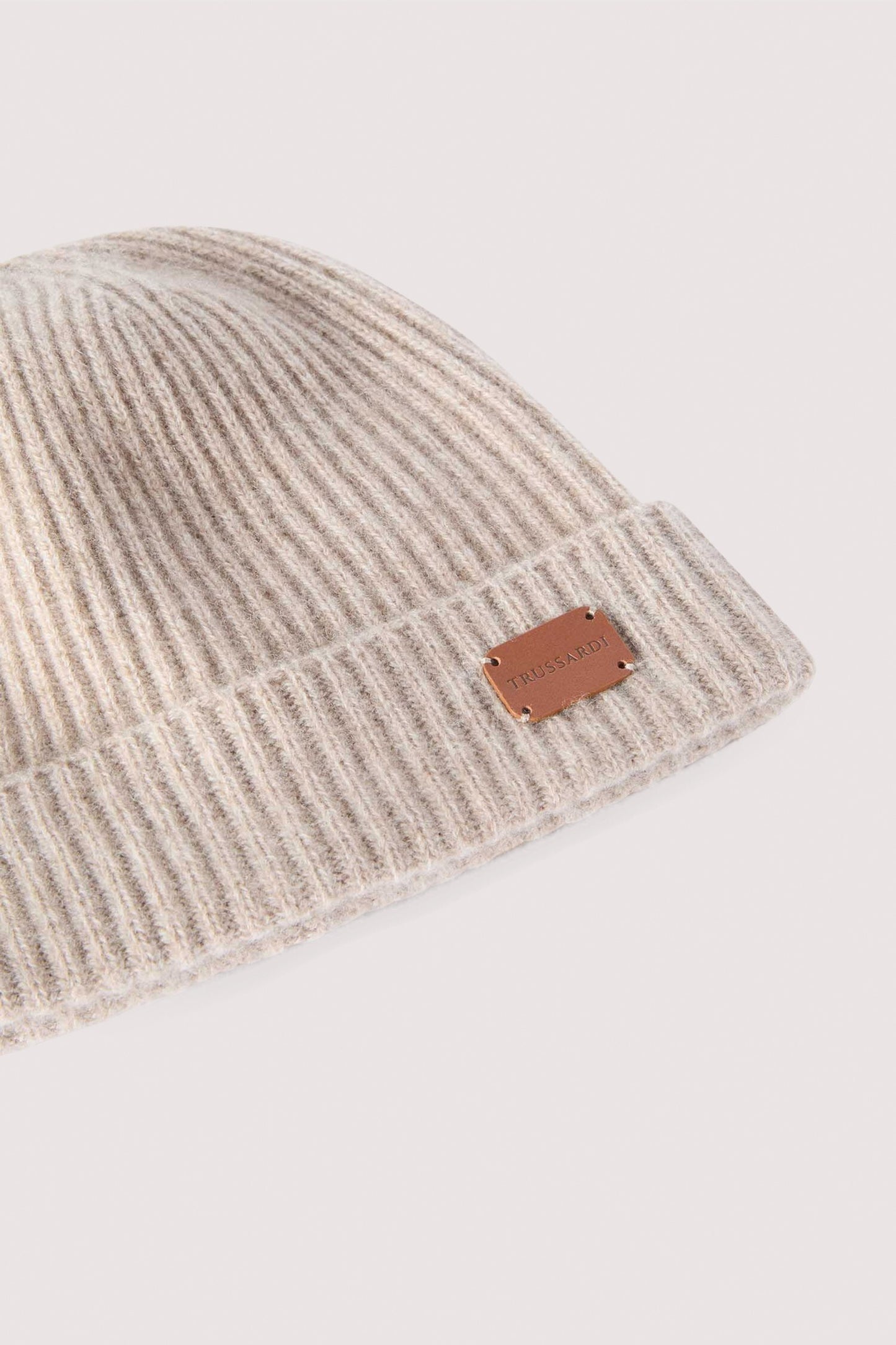Berretto a coste inglesi in cashmere 4|fd2db4a62de002d130504dd08d6d53fc8eee8012063326e7aae6724a7b980226