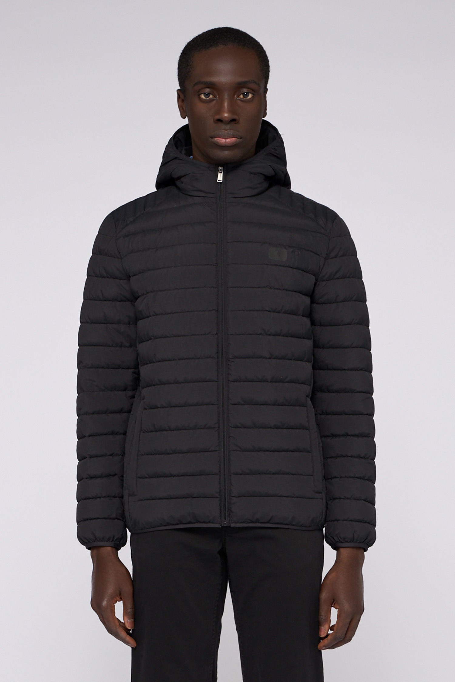 Giacca imbottita in nylon con cappuccio 1|59aed887b01e4d5b8f7ed10b029822e83341b594dbd2f730fa9b1c10855e858f